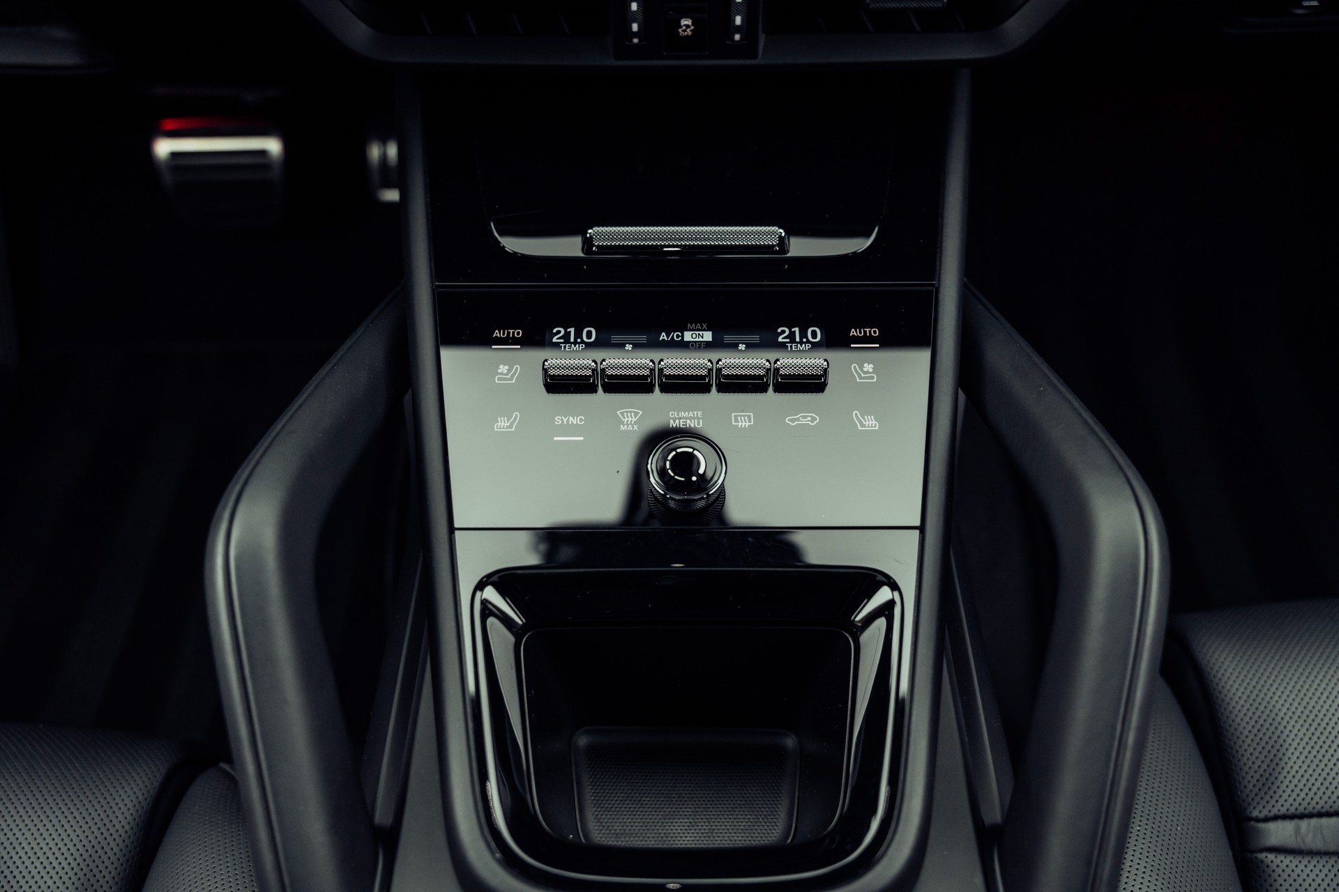PORSCHE Cayenne S Coupé E-Hybrid Tiptronic Dolomitsilber-image-12