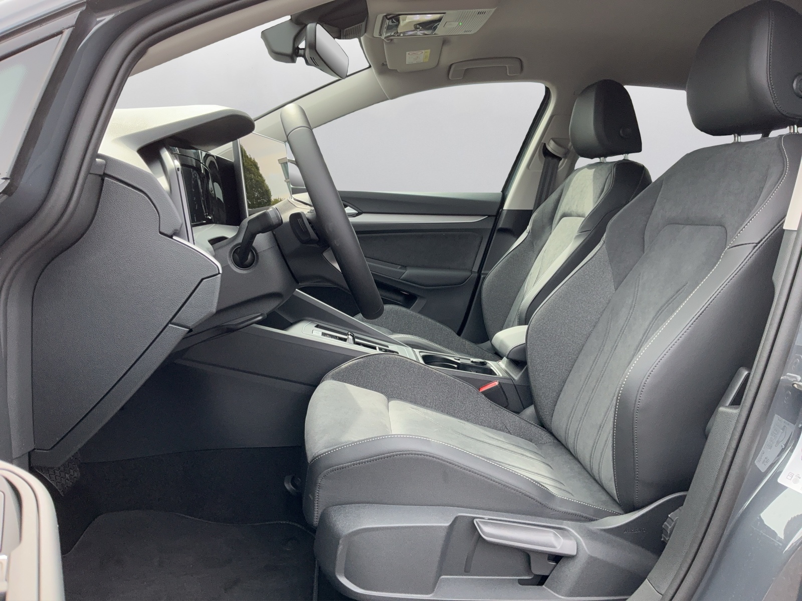 VW Golf 1.5 e TSI mHEV United DSG-image-9