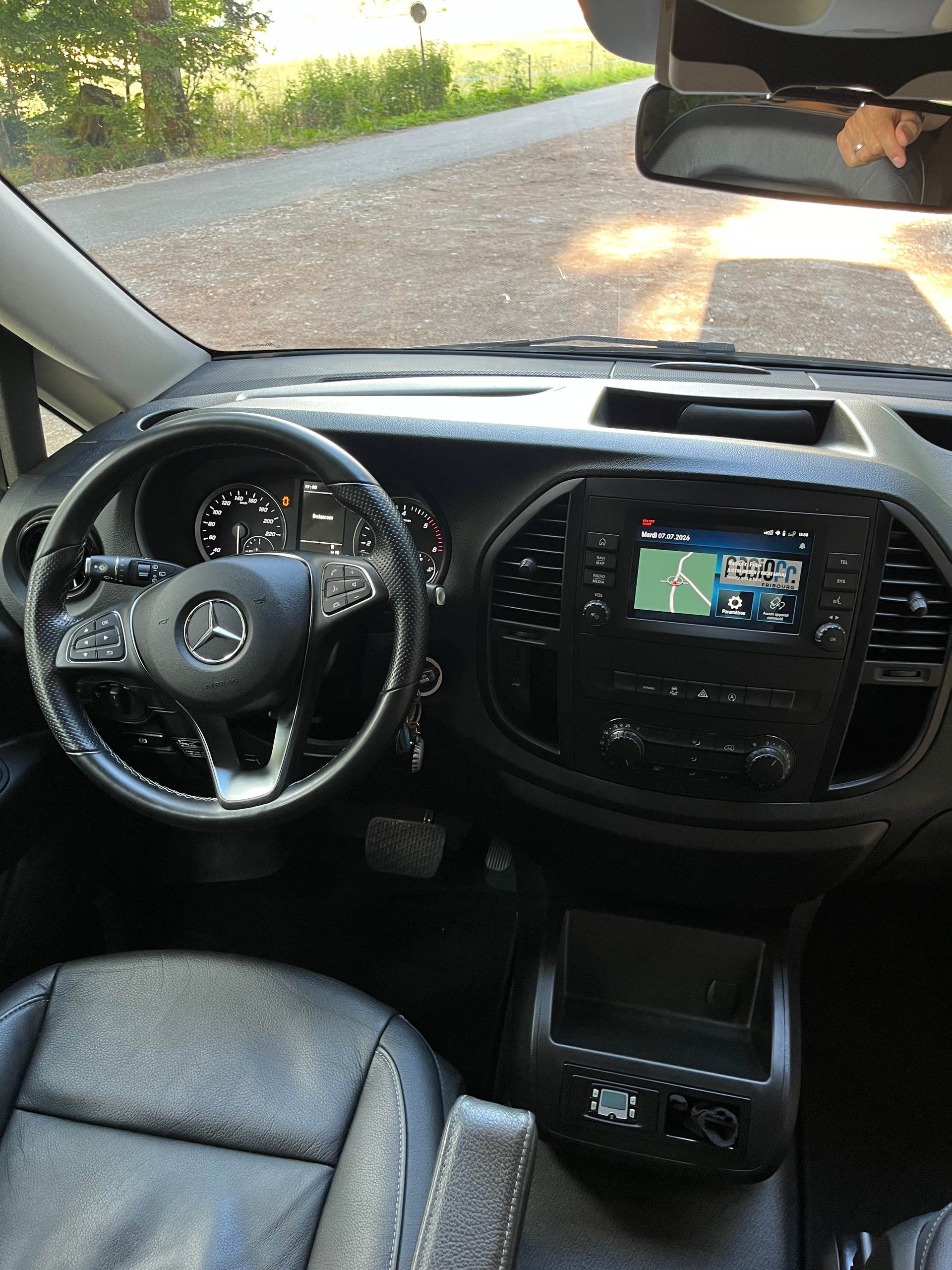 MERCEDES-BENZ 250 d Activity 4matic-image-4