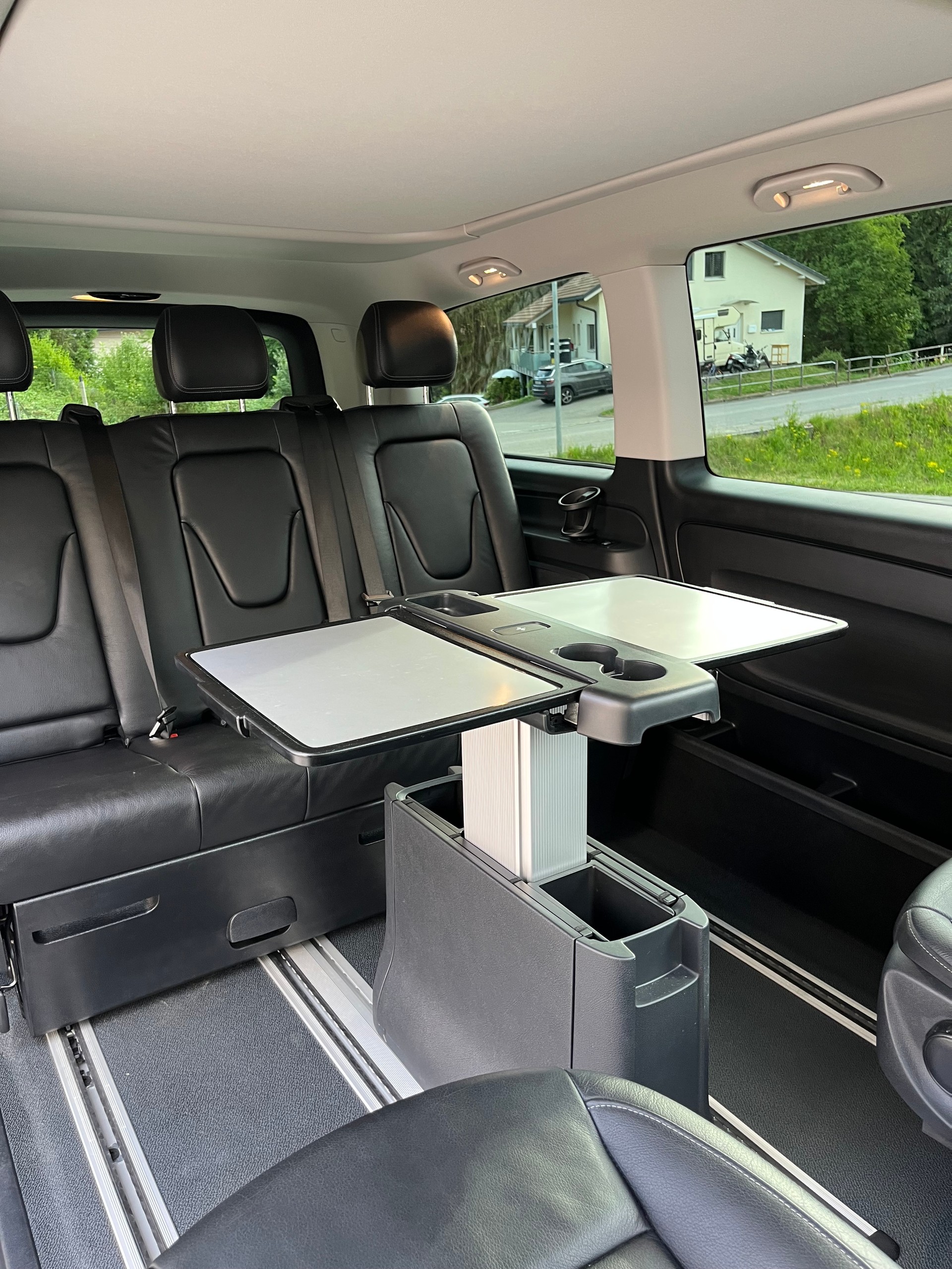 MERCEDES-BENZ 250 d Activity 4matic-image-3