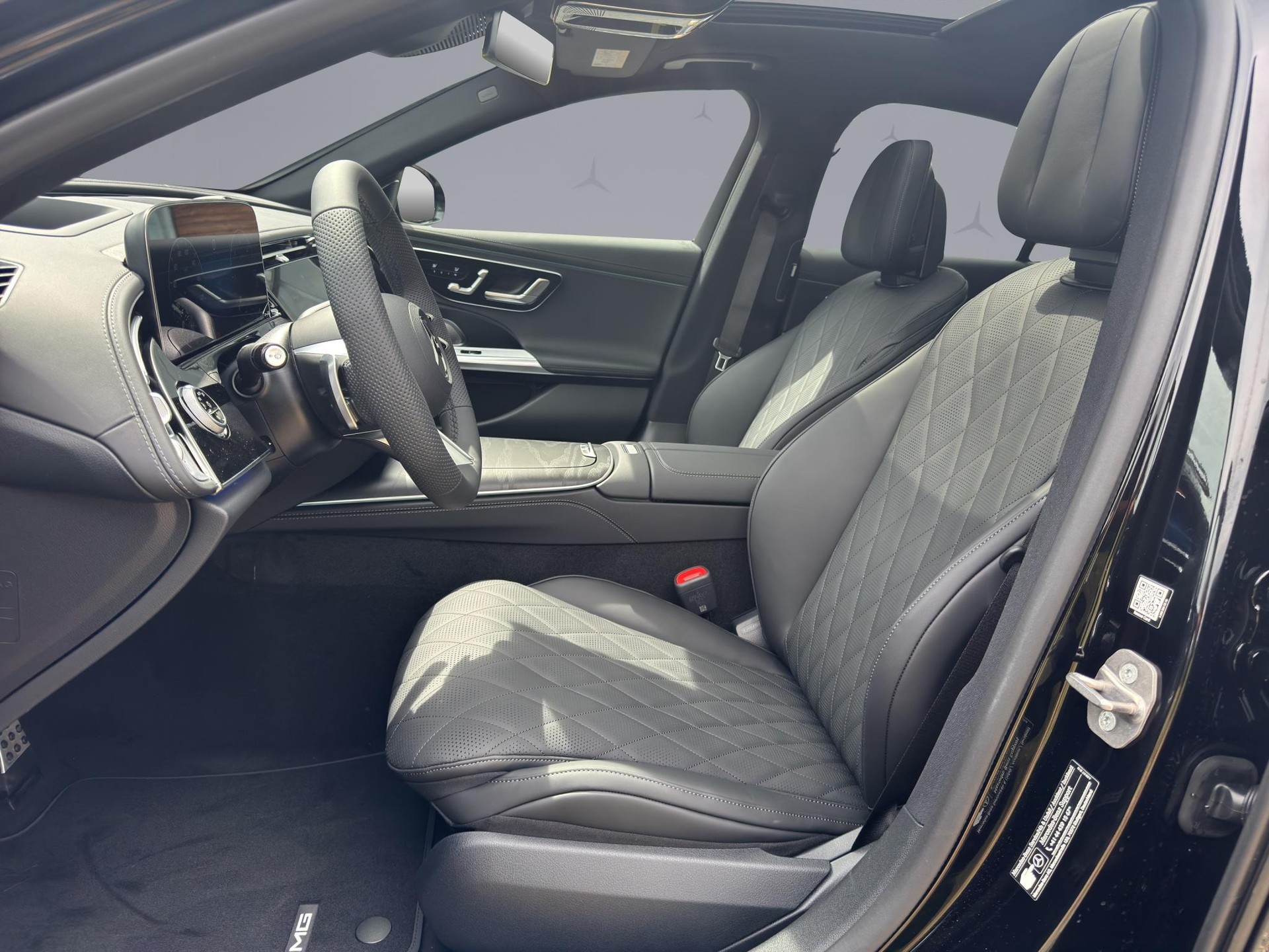 MERCEDES-BENZ E 220 d AMG Line 4matic-image-9