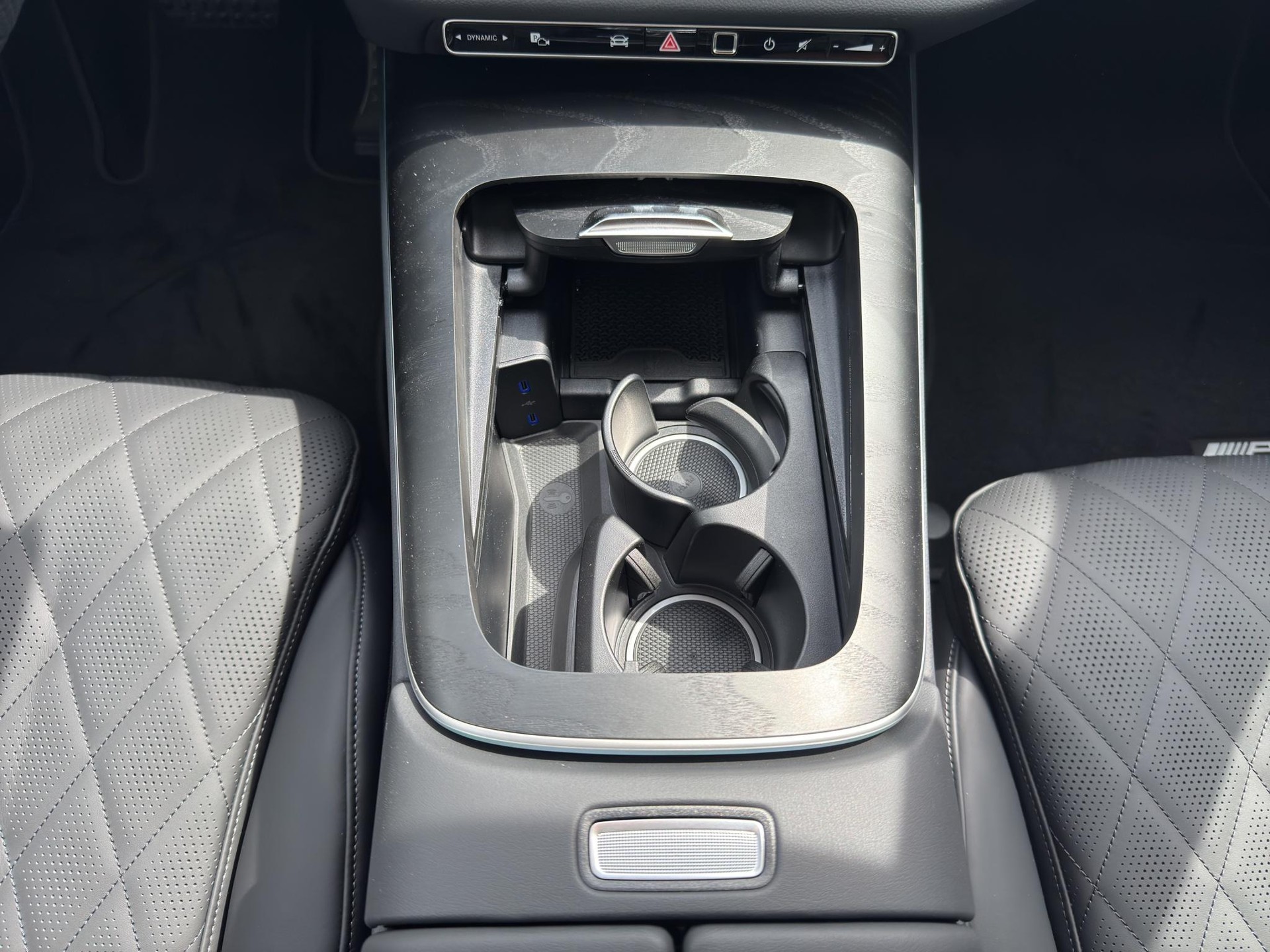 MERCEDES-BENZ E 220 d AMG Line 4matic-image-14