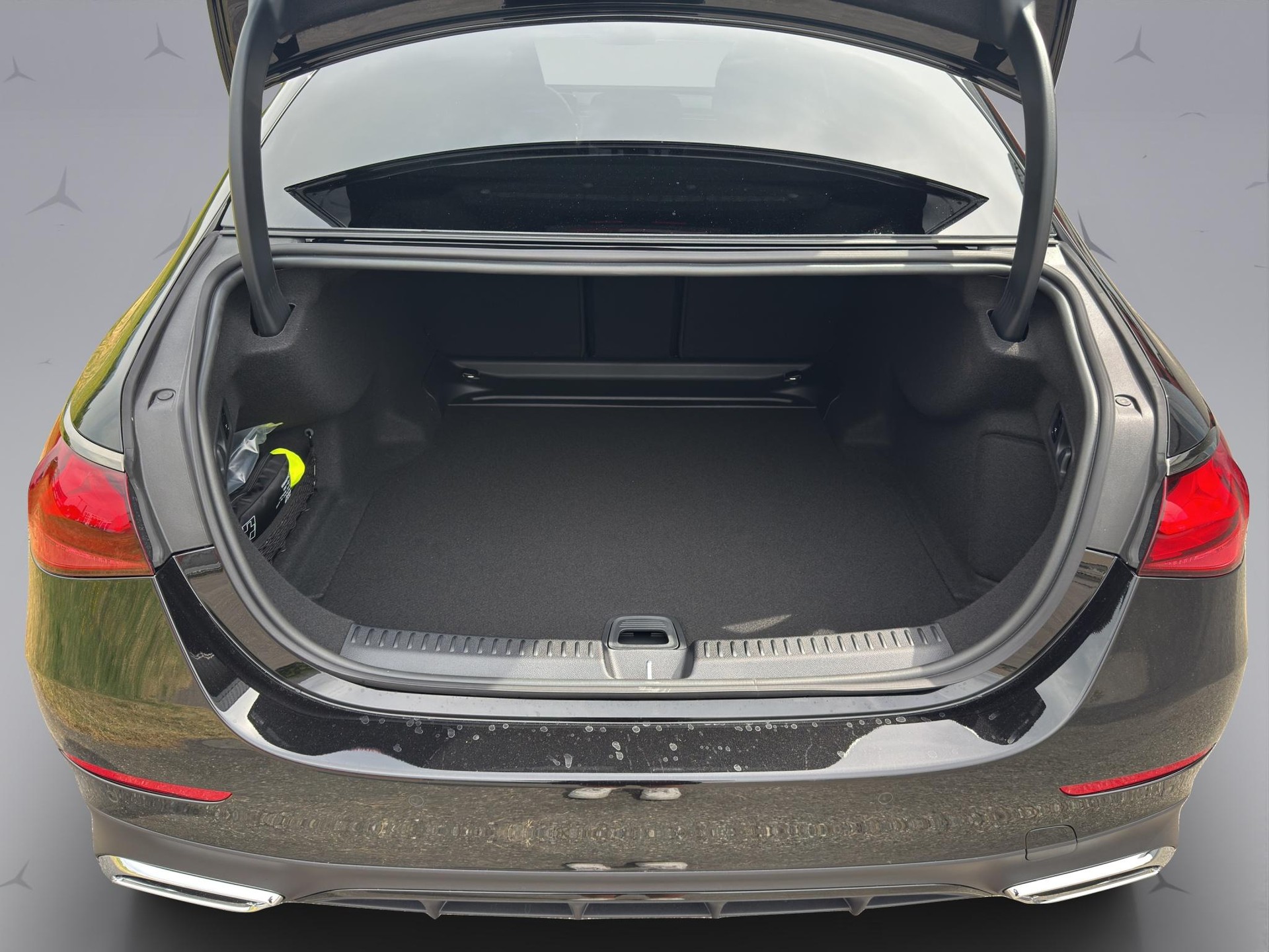 MERCEDES-BENZ E 220 d AMG Line 4matic-image-18