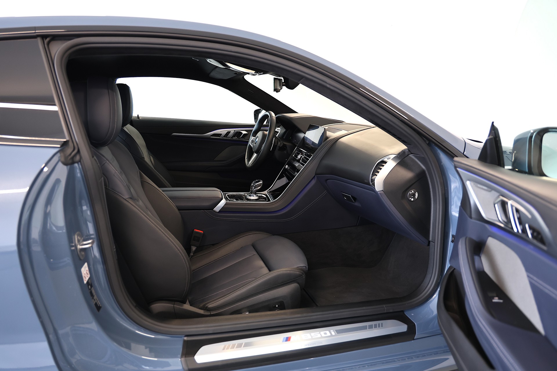 BMW M850i xDrive Coupé-image-13
