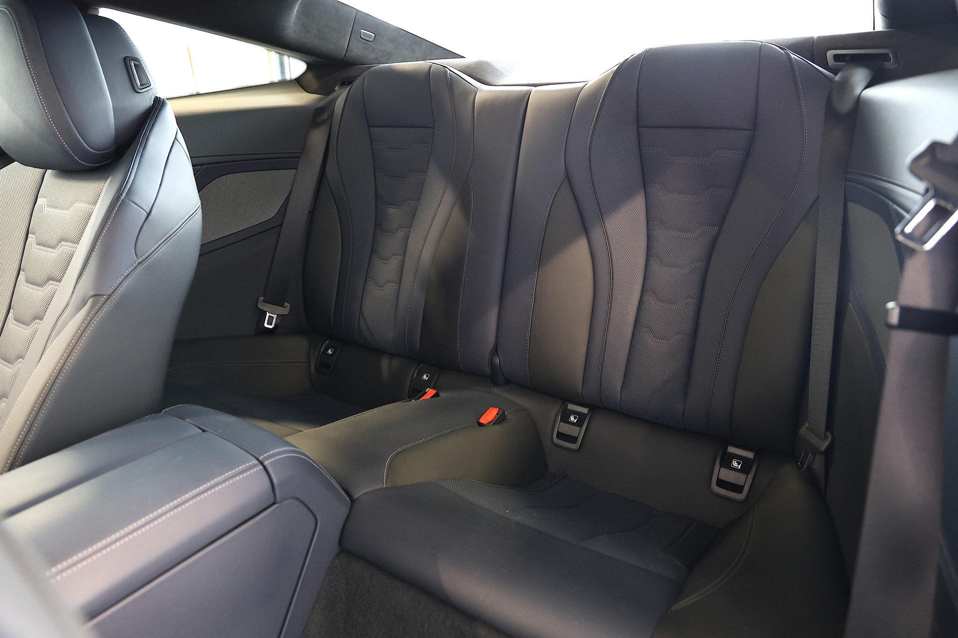 BMW M850i xDrive Coupé-image-15