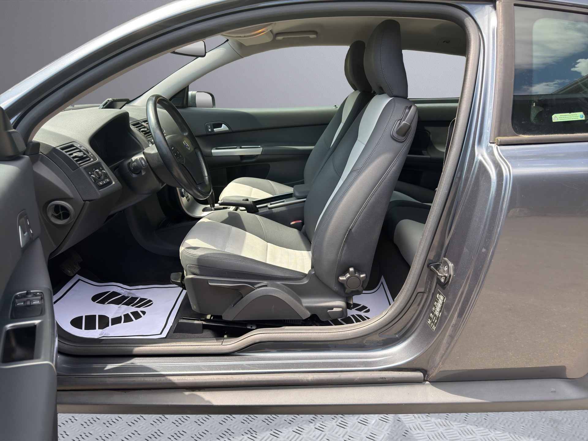 VOLVO C30 2.4I-image-8