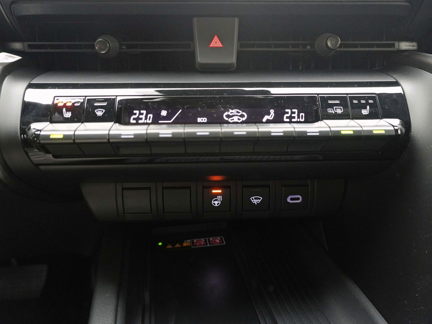 TOYOTA C-HR 2.0 HEV Swiss Edition ** 4x4 **-image-15