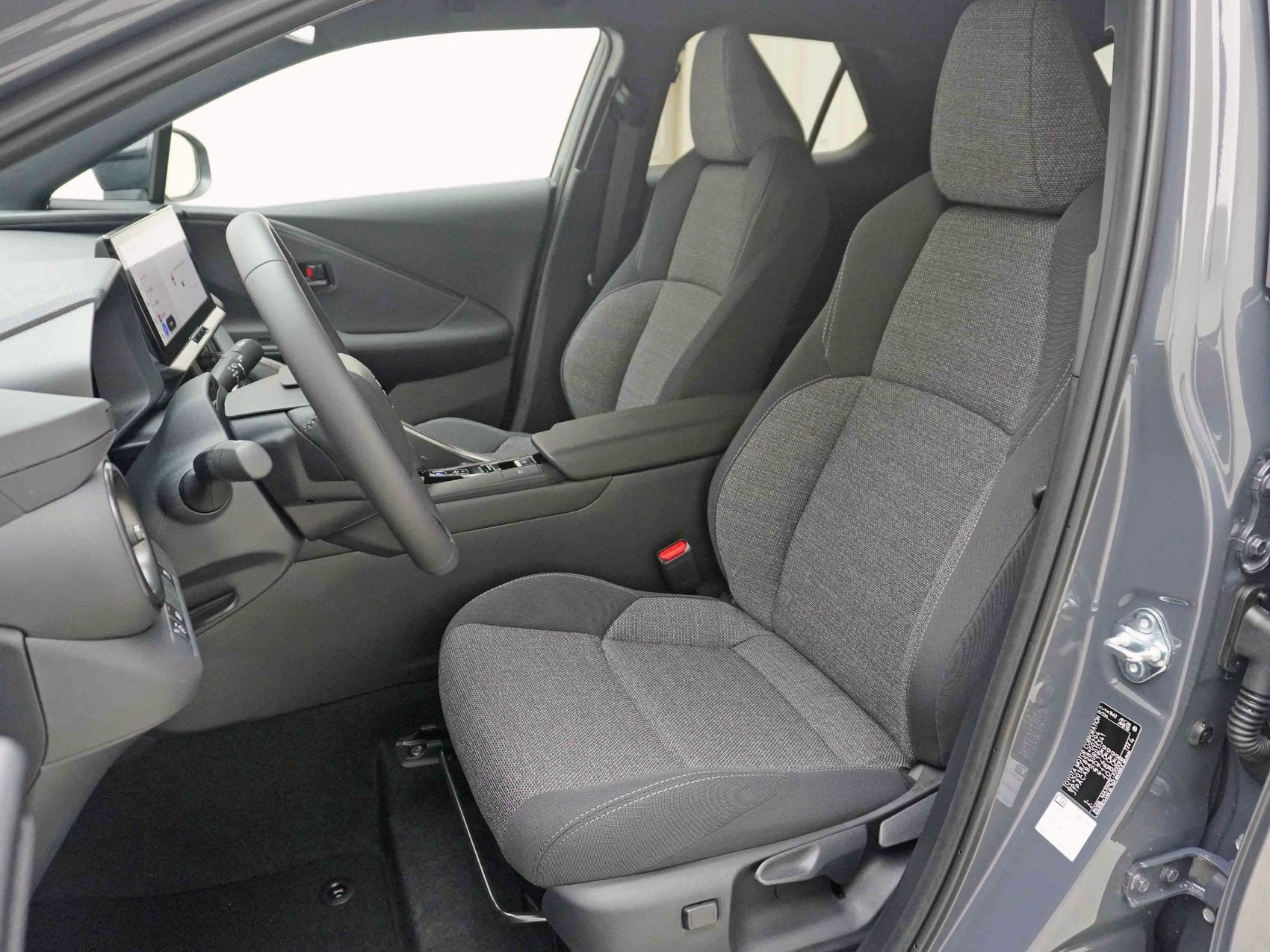 TOYOTA C-HR 2.0 HEV Swiss Edition ** 4x4 **-image-6