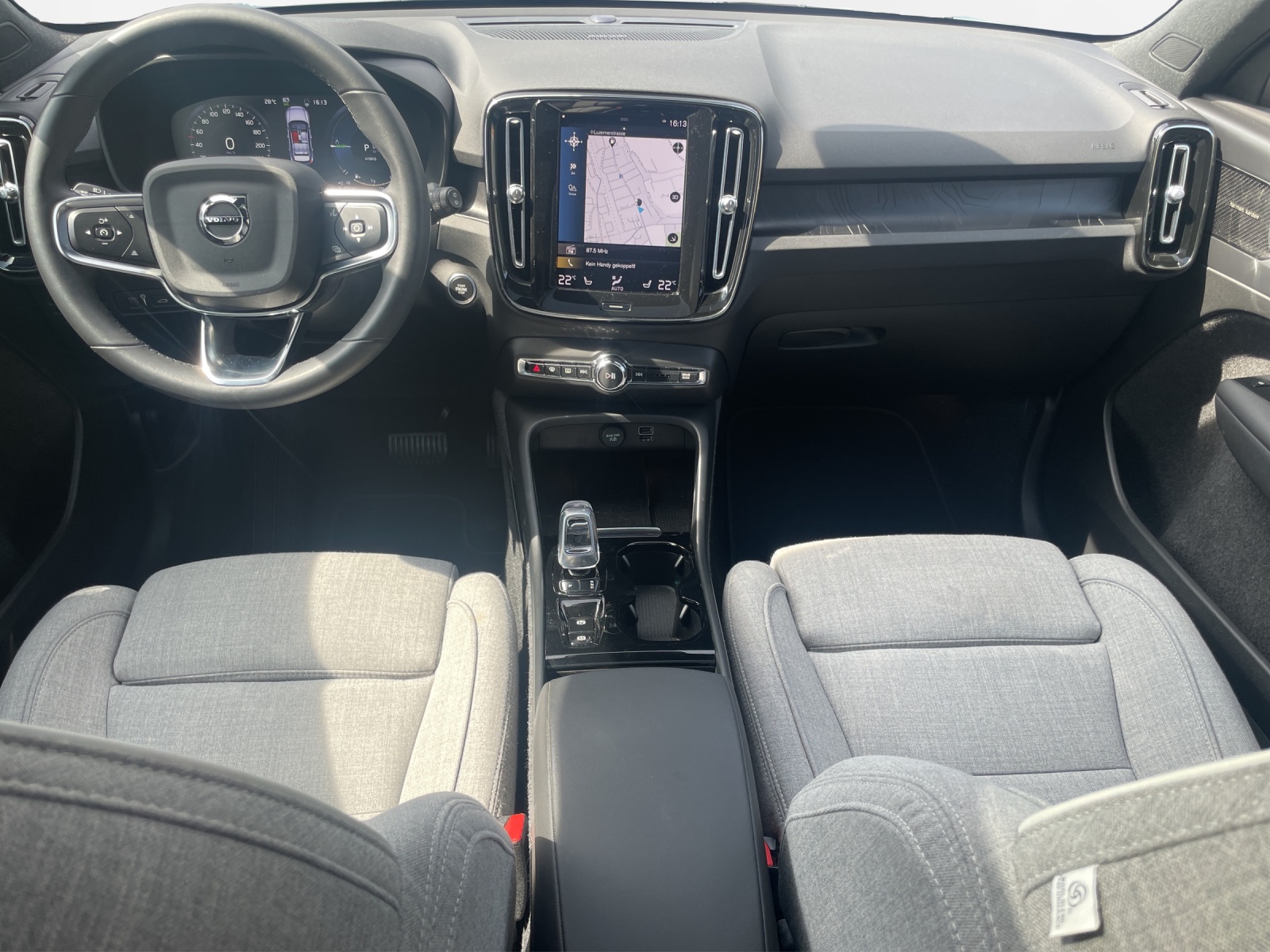 VOLVO XC40 1.5 T5 PiH Ultimate Bright-image-10
