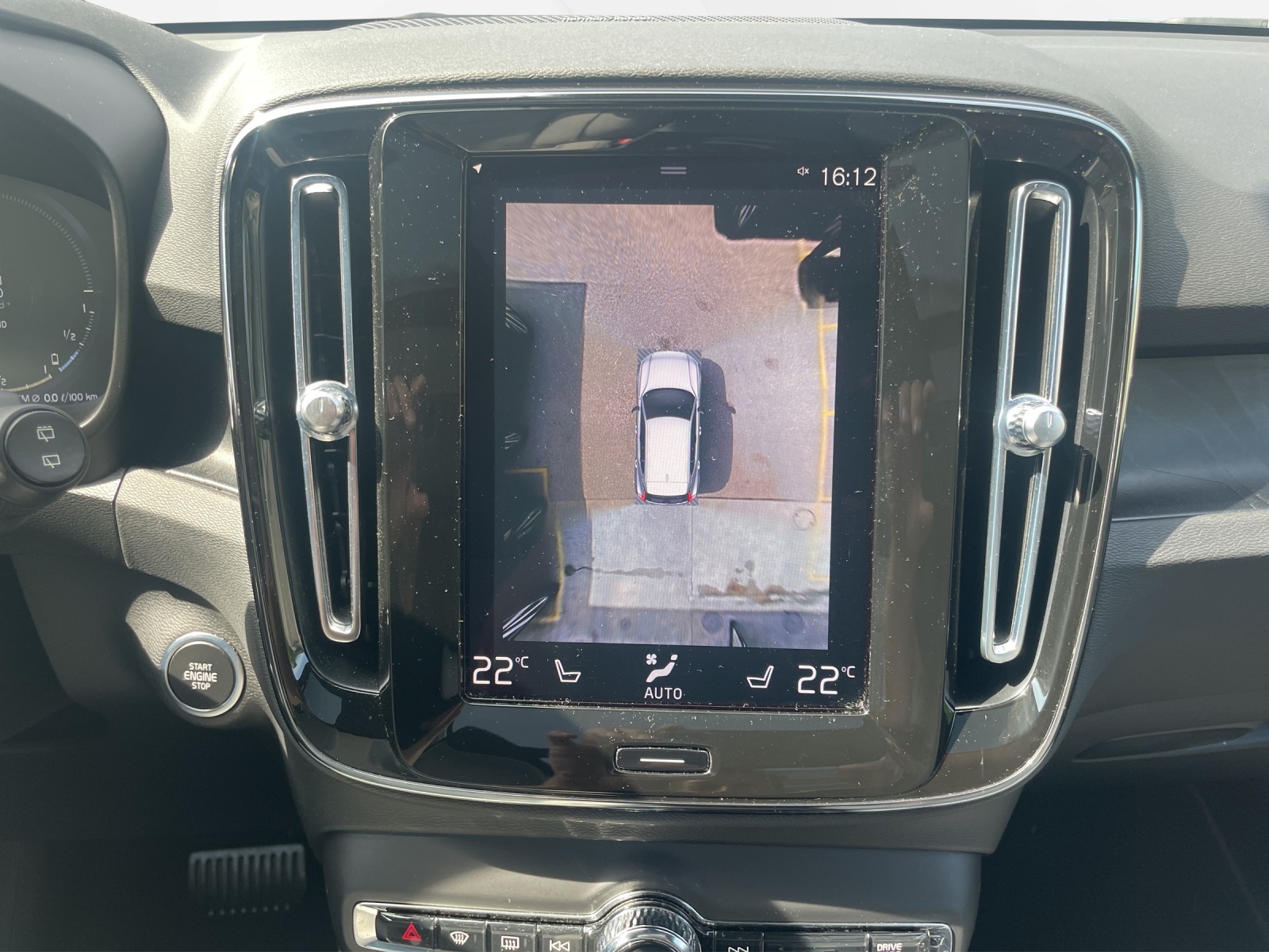 VOLVO XC40 1.5 T5 PiH Ultimate Bright-image-12