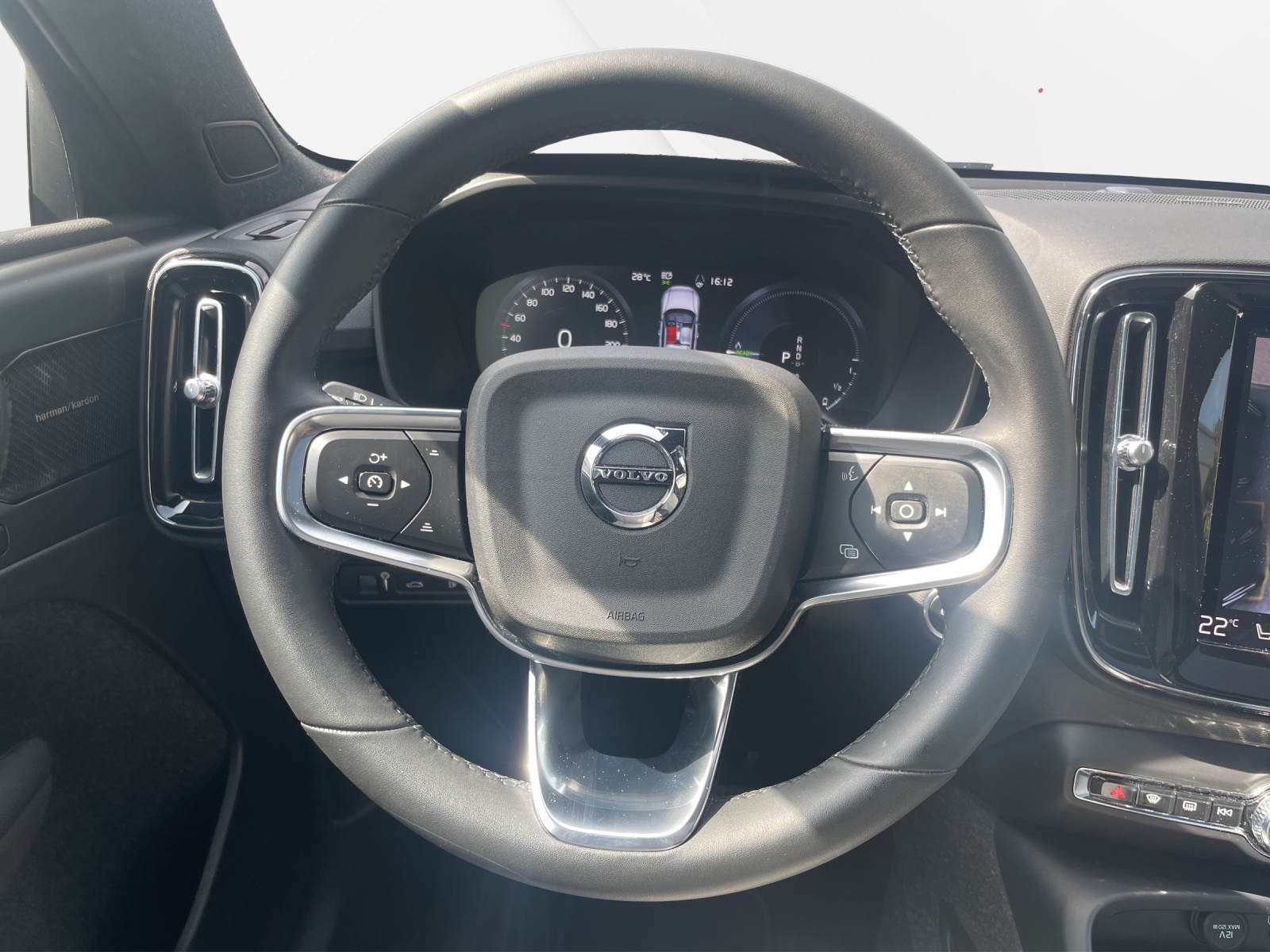 VOLVO XC40 1.5 T5 PiH Ultimate Bright-image-11