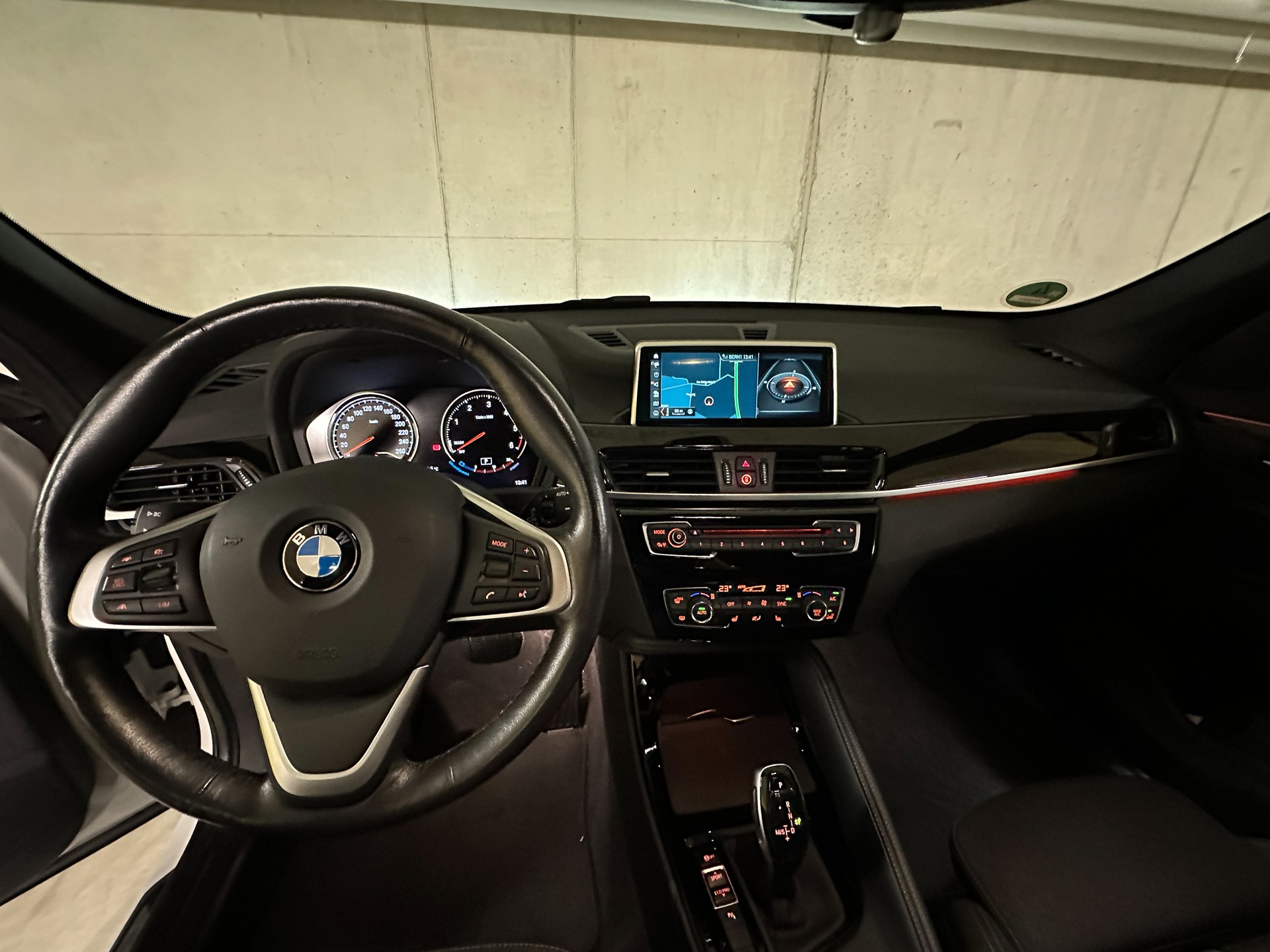 BMW 18d xDrive-image-4
