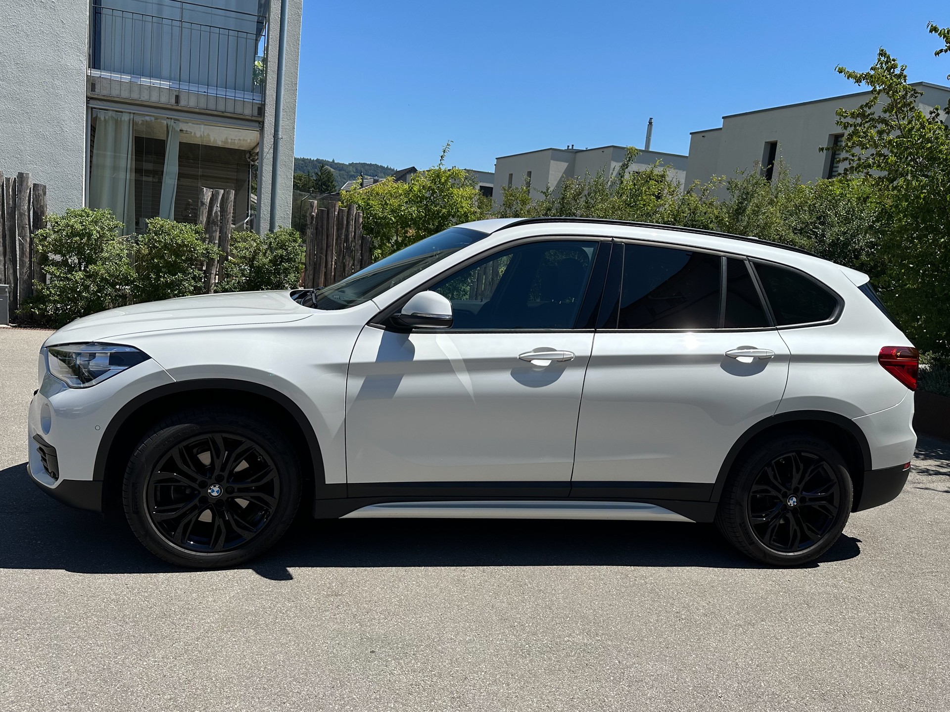 BMW 18d xDrive-image-1