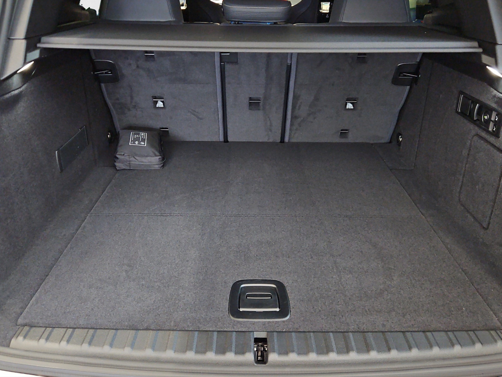 BMW iX xDrive45 M Sport Pro-image-14