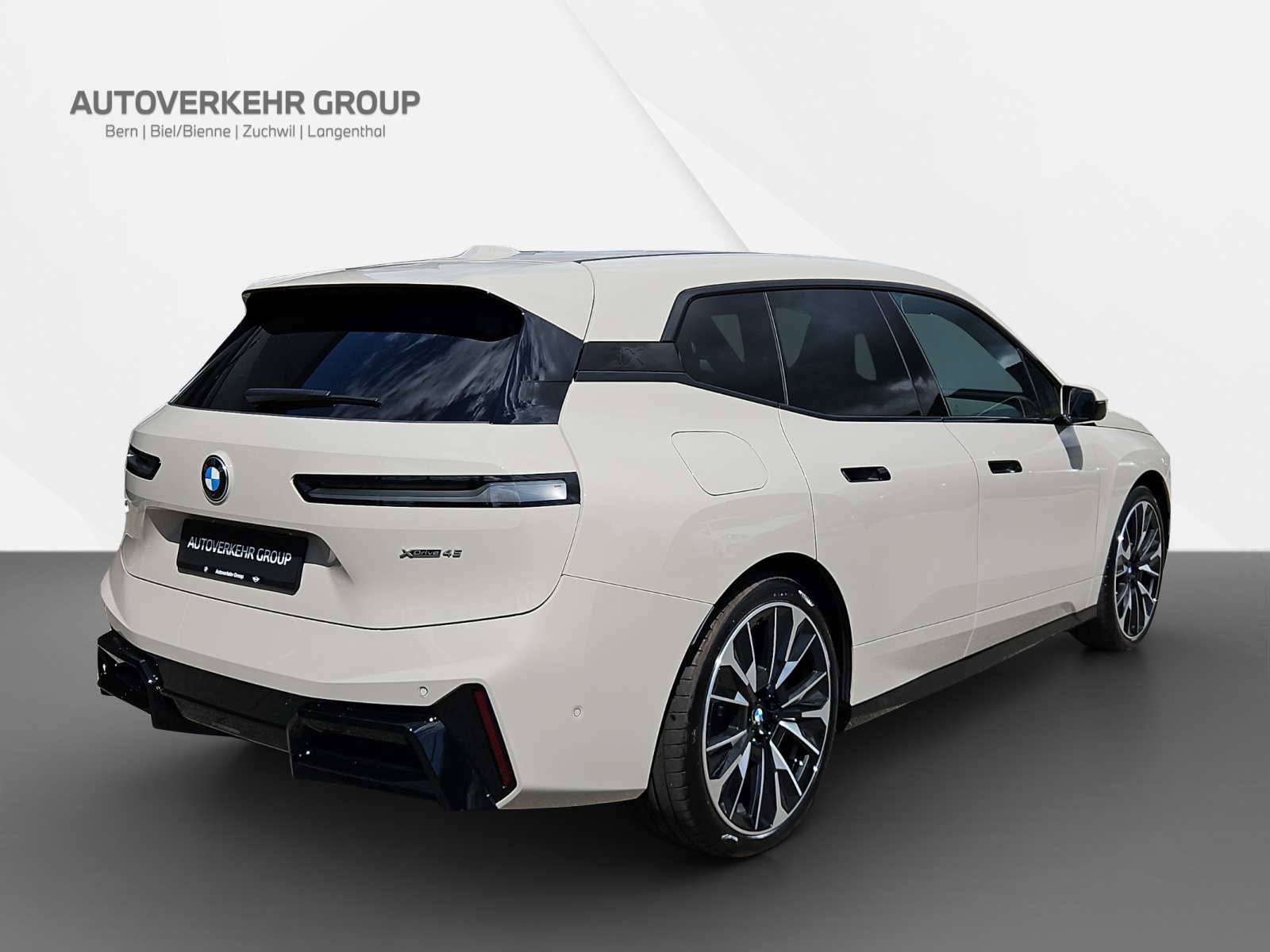 BMW iX xDrive45 M Sport Pro-image-5