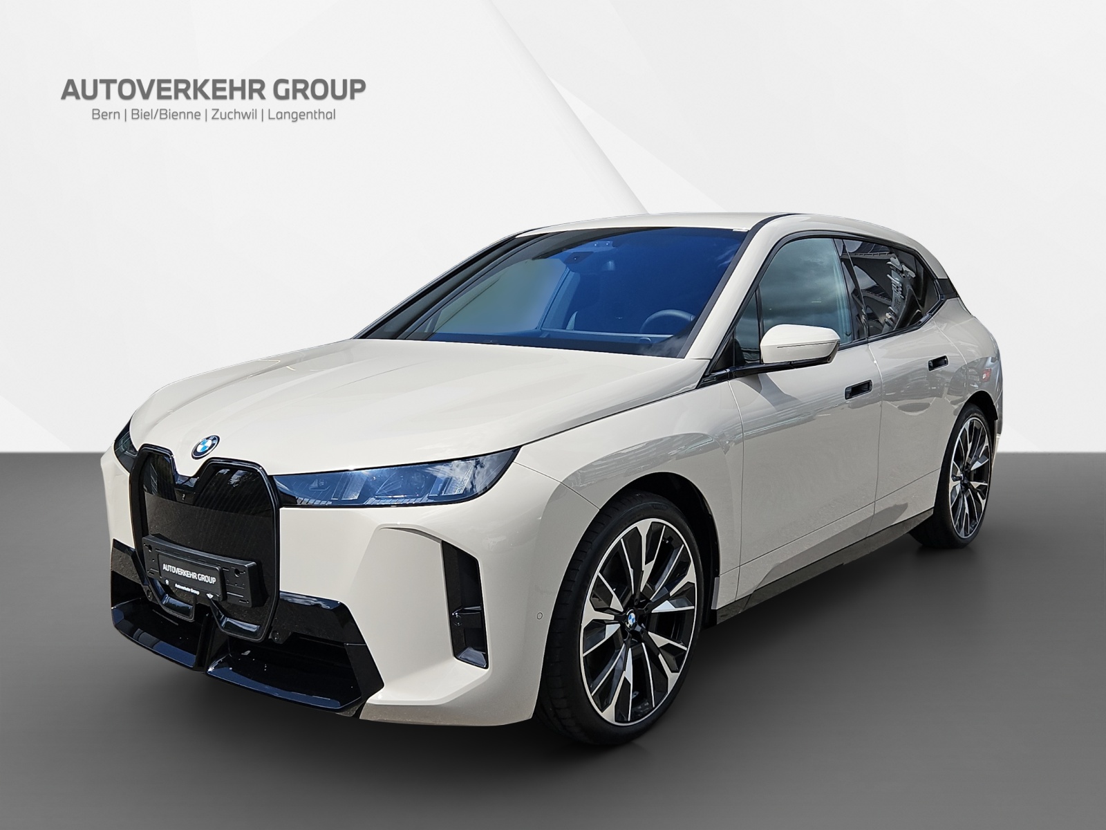 BMW iX xDrive45 M Sport Pro-image-0