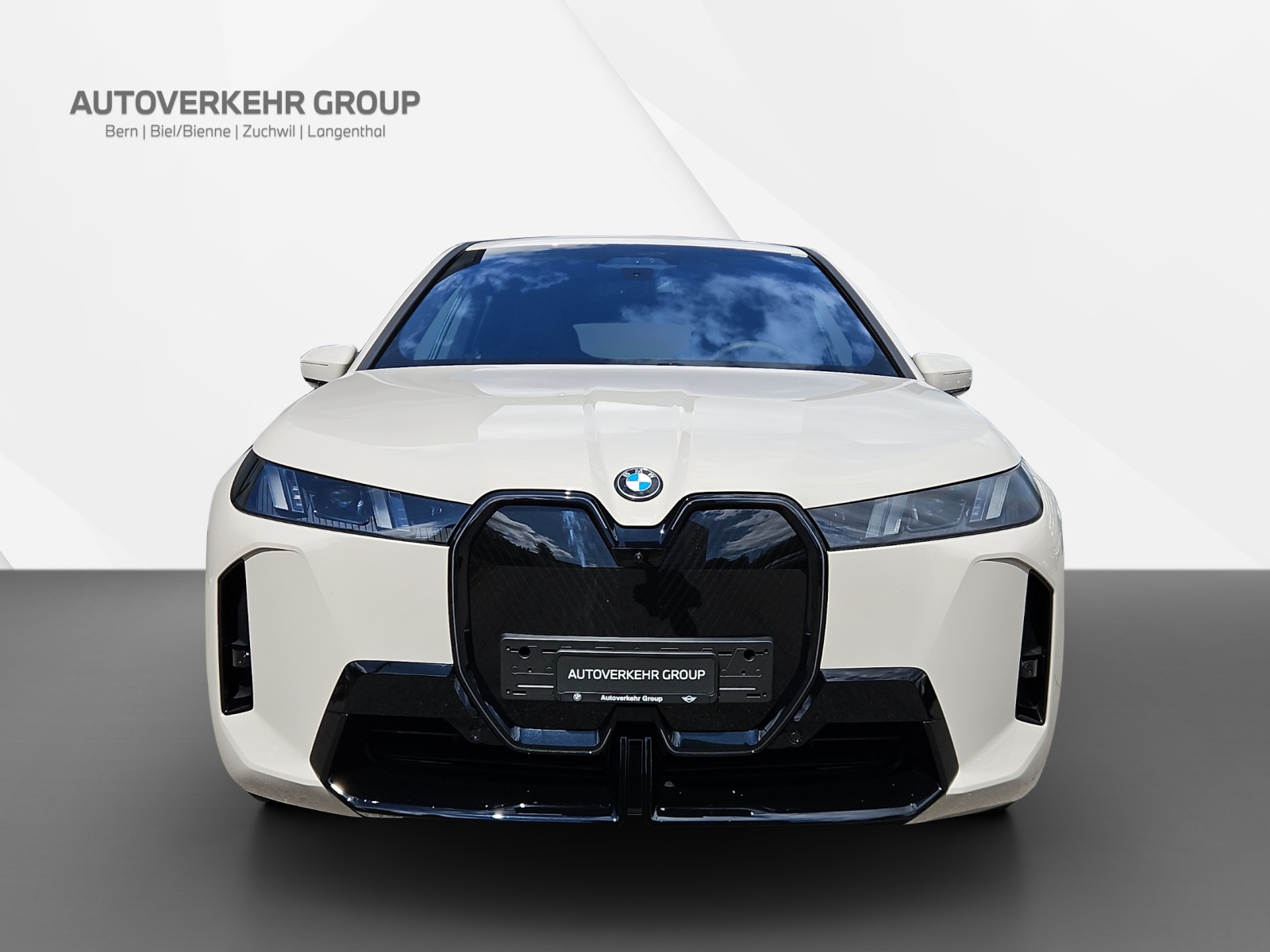 BMW iX xDrive45 M Sport Pro-image-1
