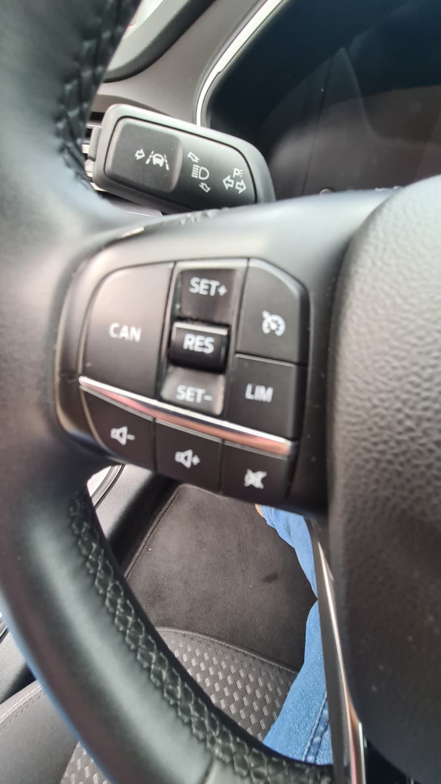 FORD Focus 2.0 TDCi Cool Connect Automatic ** Gr-Navi ** RF-Kamera ** PDC ** Tempomat ** Anh-Kupplung ** Frisch Ab MFK & Service **-image-8