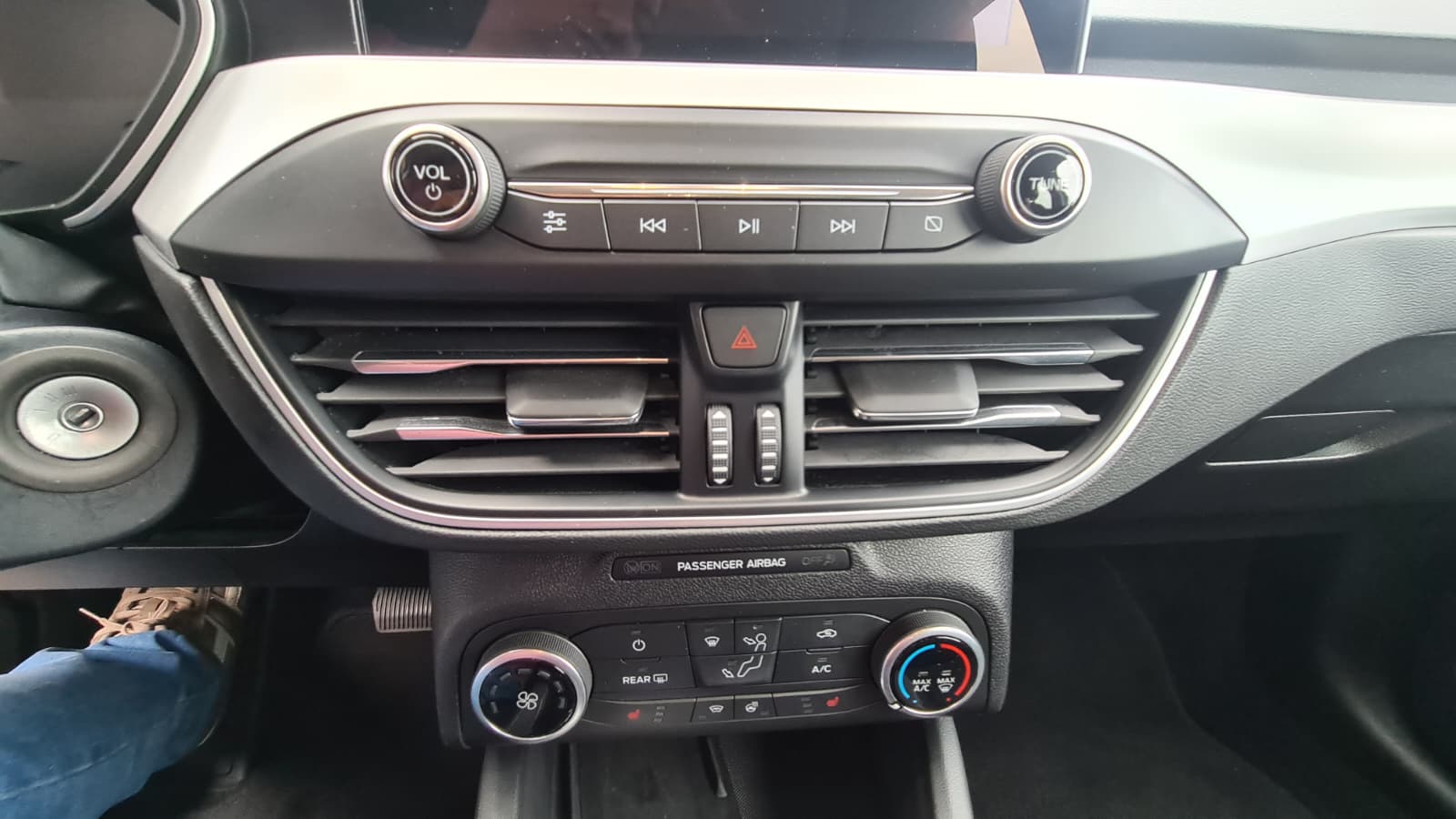 FORD Focus 2.0 TDCi Cool Connect Automatic ** Gr-Navi ** RF-Kamera ** PDC ** Tempomat ** Anh-Kupplung ** Frisch Ab MFK & Service **-image-11