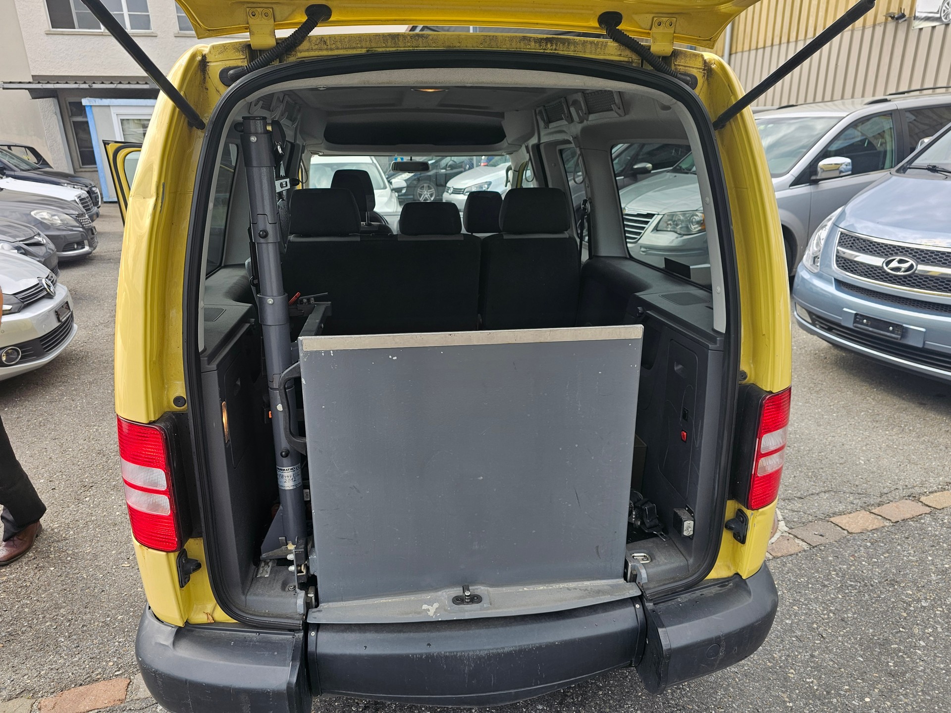 VW Caddy Maxi 1.6 TDI Blue Motion Trendline DSG-image-4