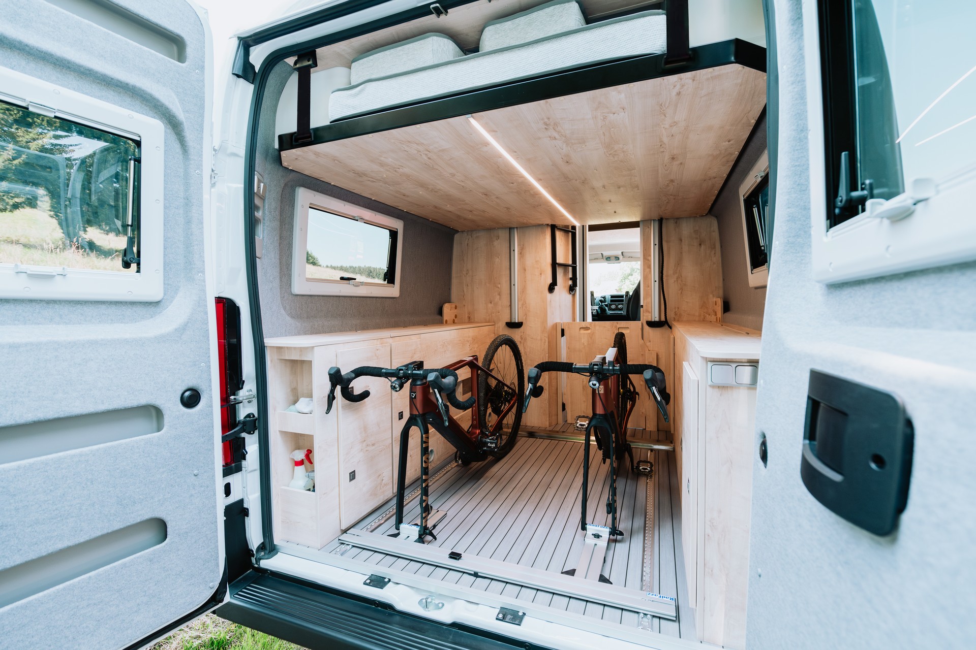 CLEVER VANS Runner Active 636 Citroen 140PS AT8-image-1
