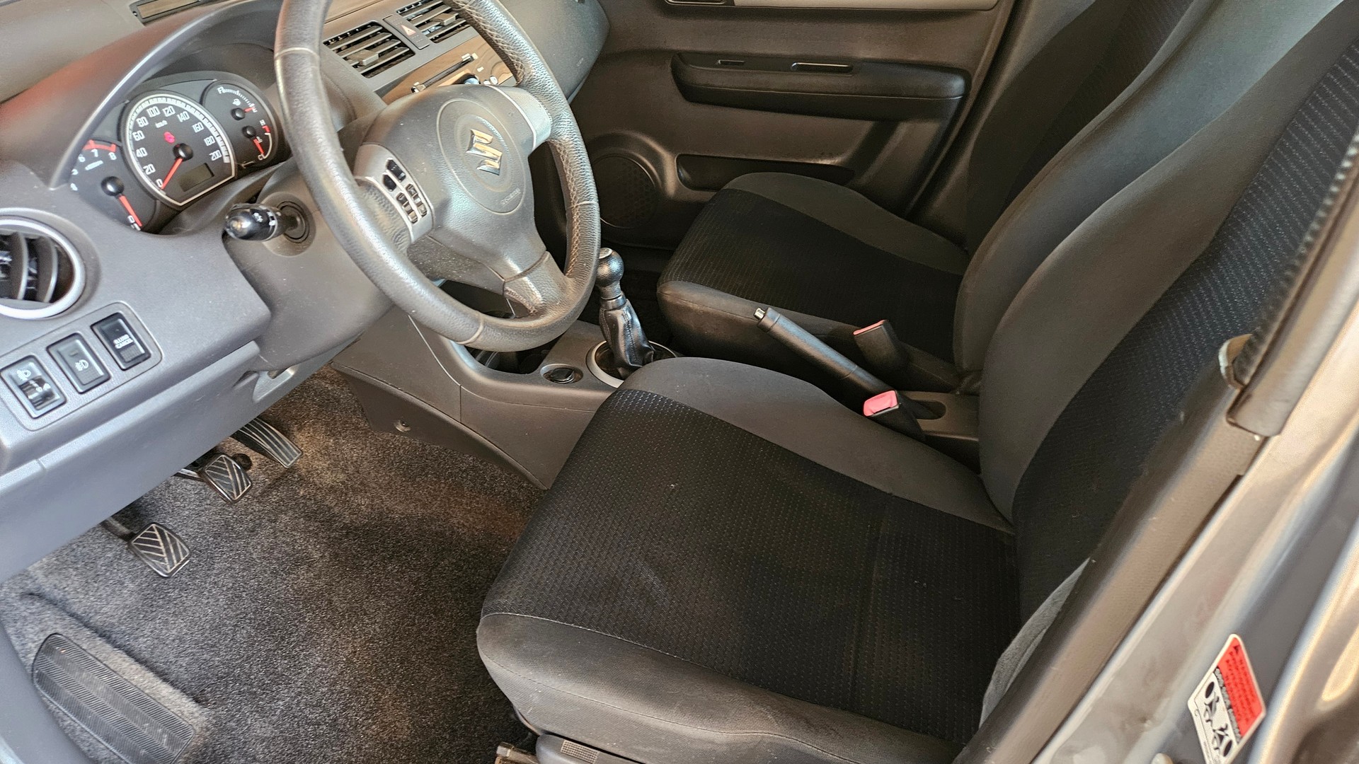 SUZUKI Swift 1.3i 16V GL Top-image-7