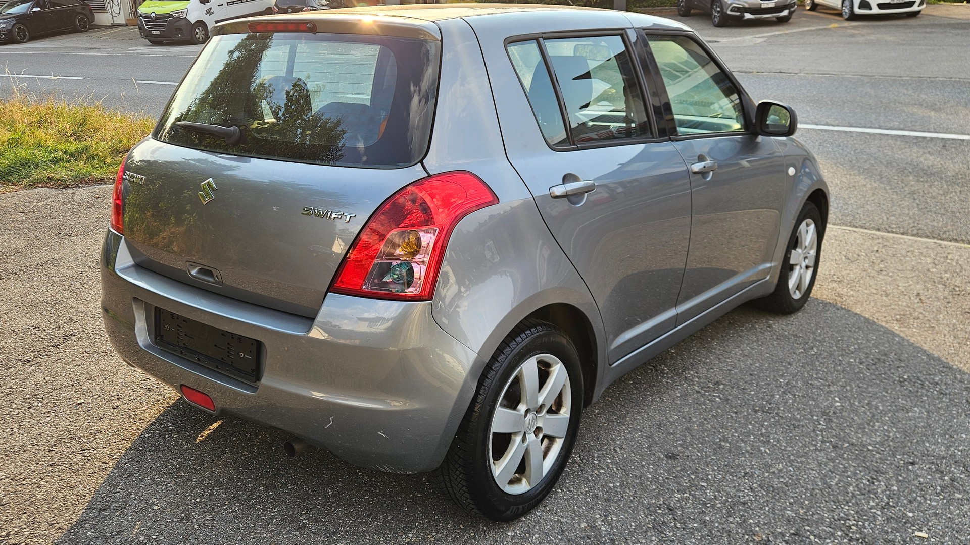 SUZUKI Swift 1.3i 16V GL Top-image-3