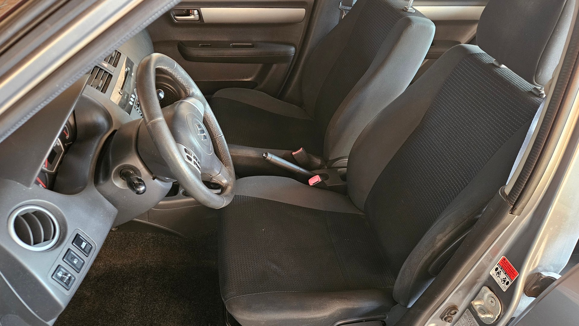 SUZUKI Swift 1.3i 16V GL Top-image-8