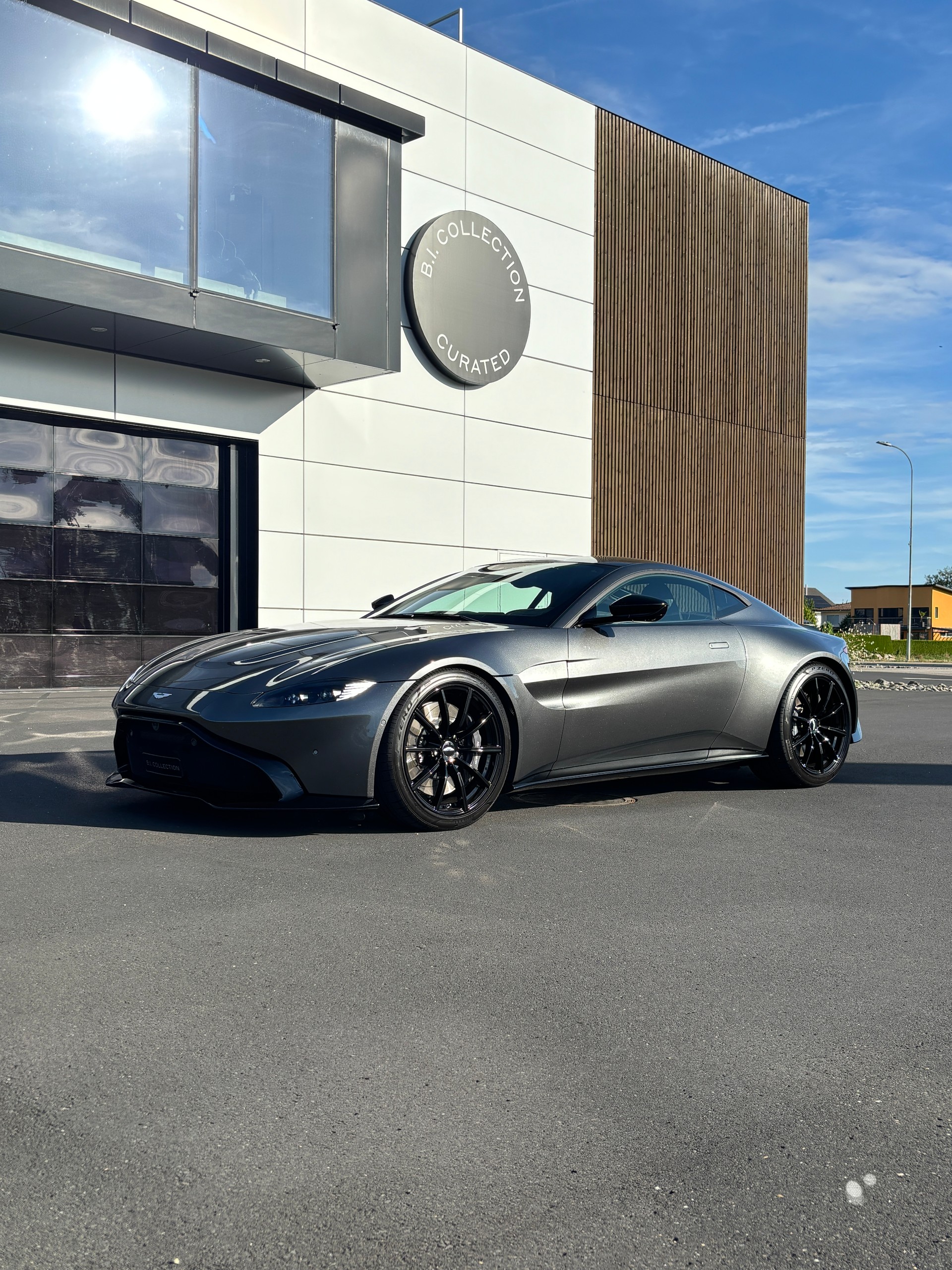 ASTON MARTIN V8 Vantage 4.0 Coupé-image-0