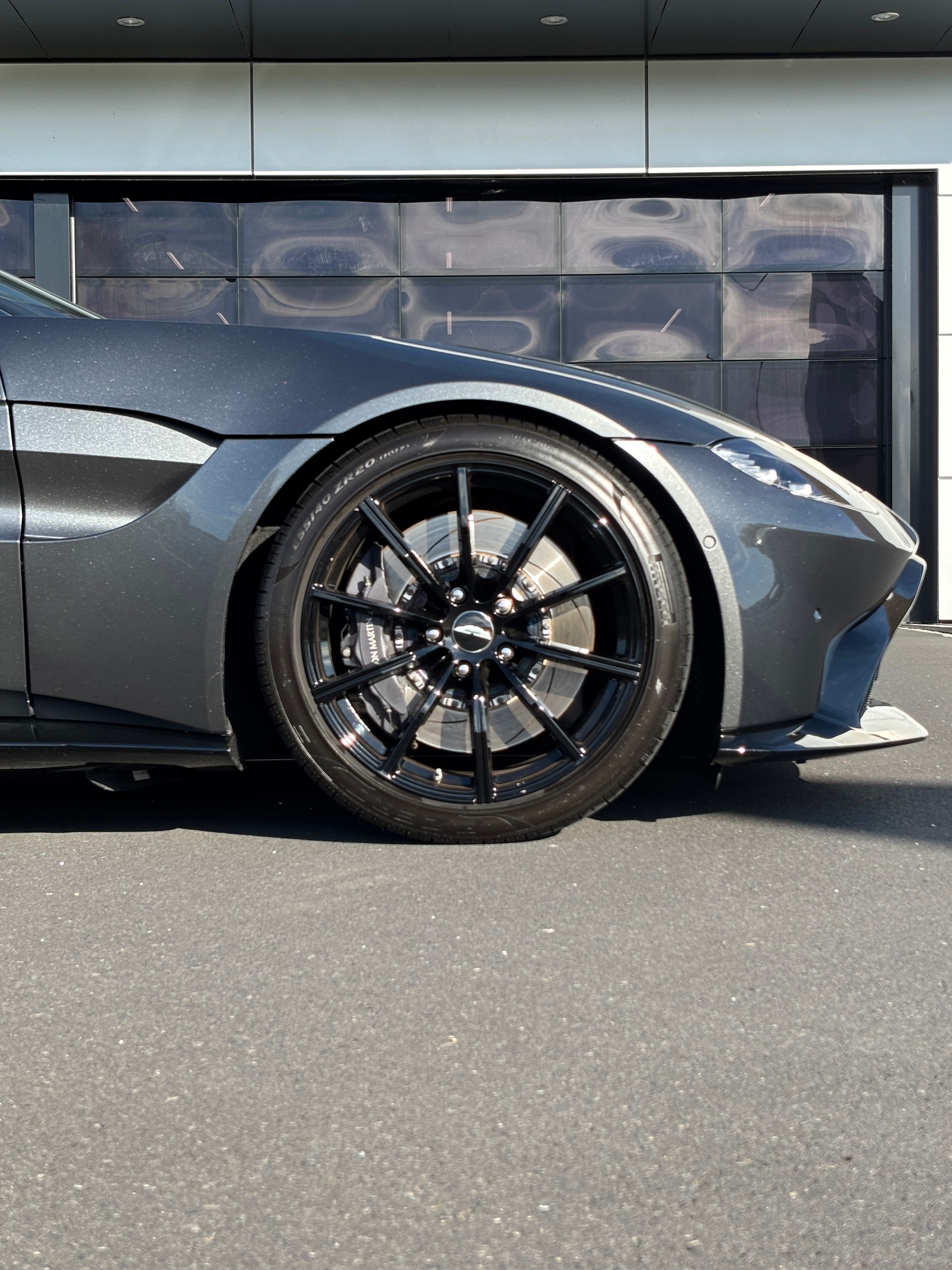 ASTON MARTIN V8 Vantage 4.0 Coupé-image-11