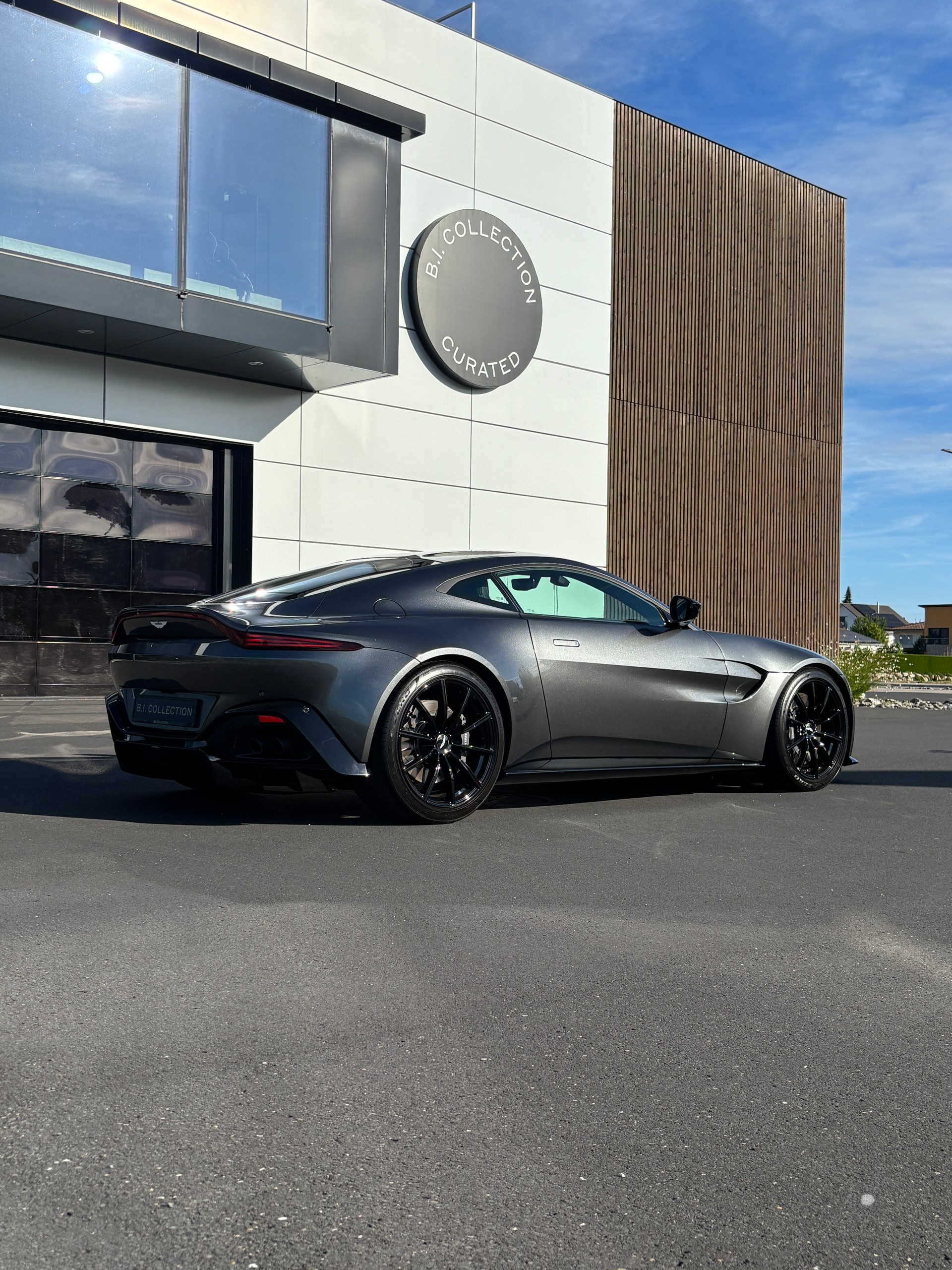 ASTON MARTIN V8 Vantage 4.0 Coupé-image-2