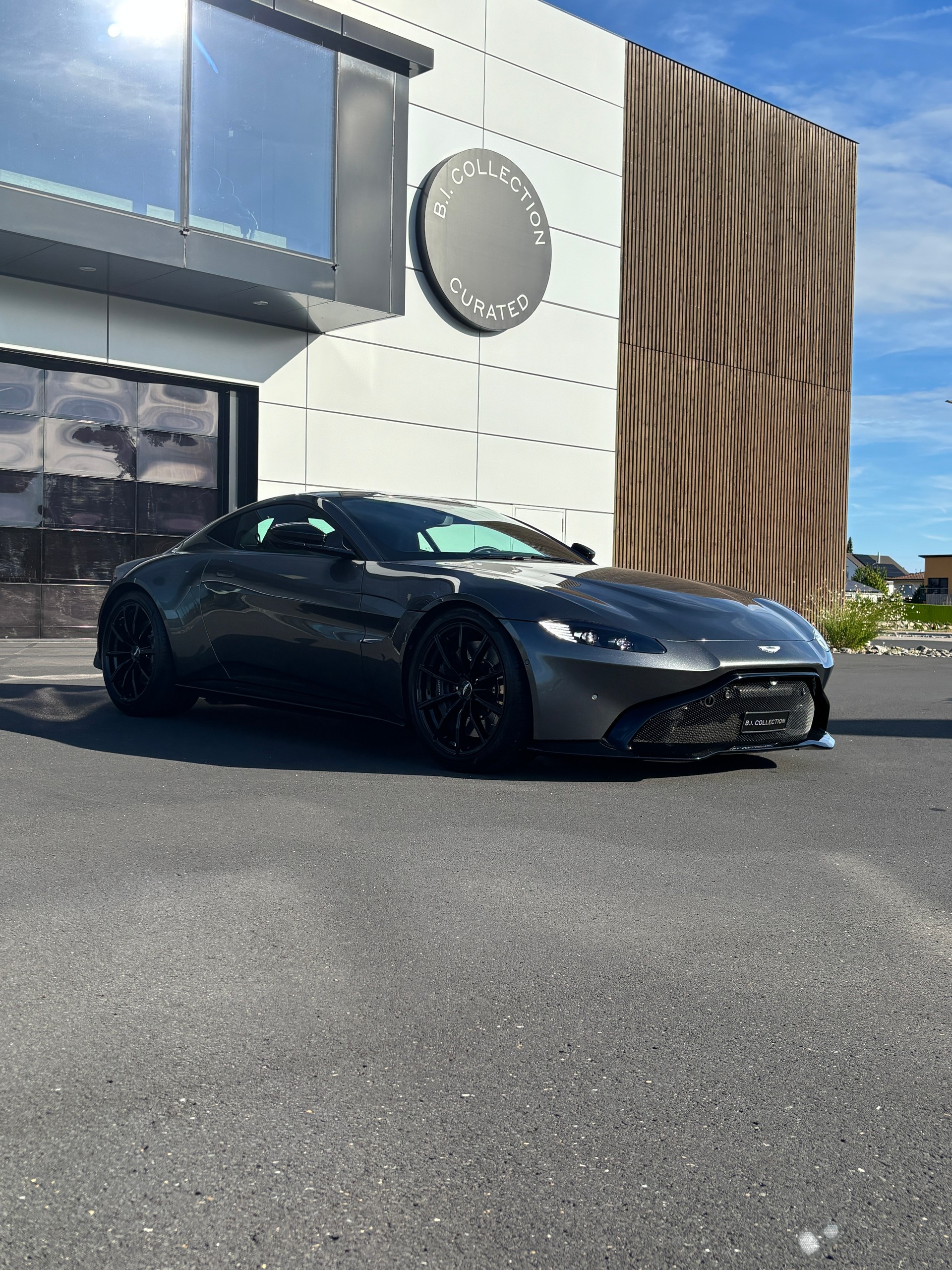 ASTON MARTIN V8 Vantage 4.0 Coupé-image-1
