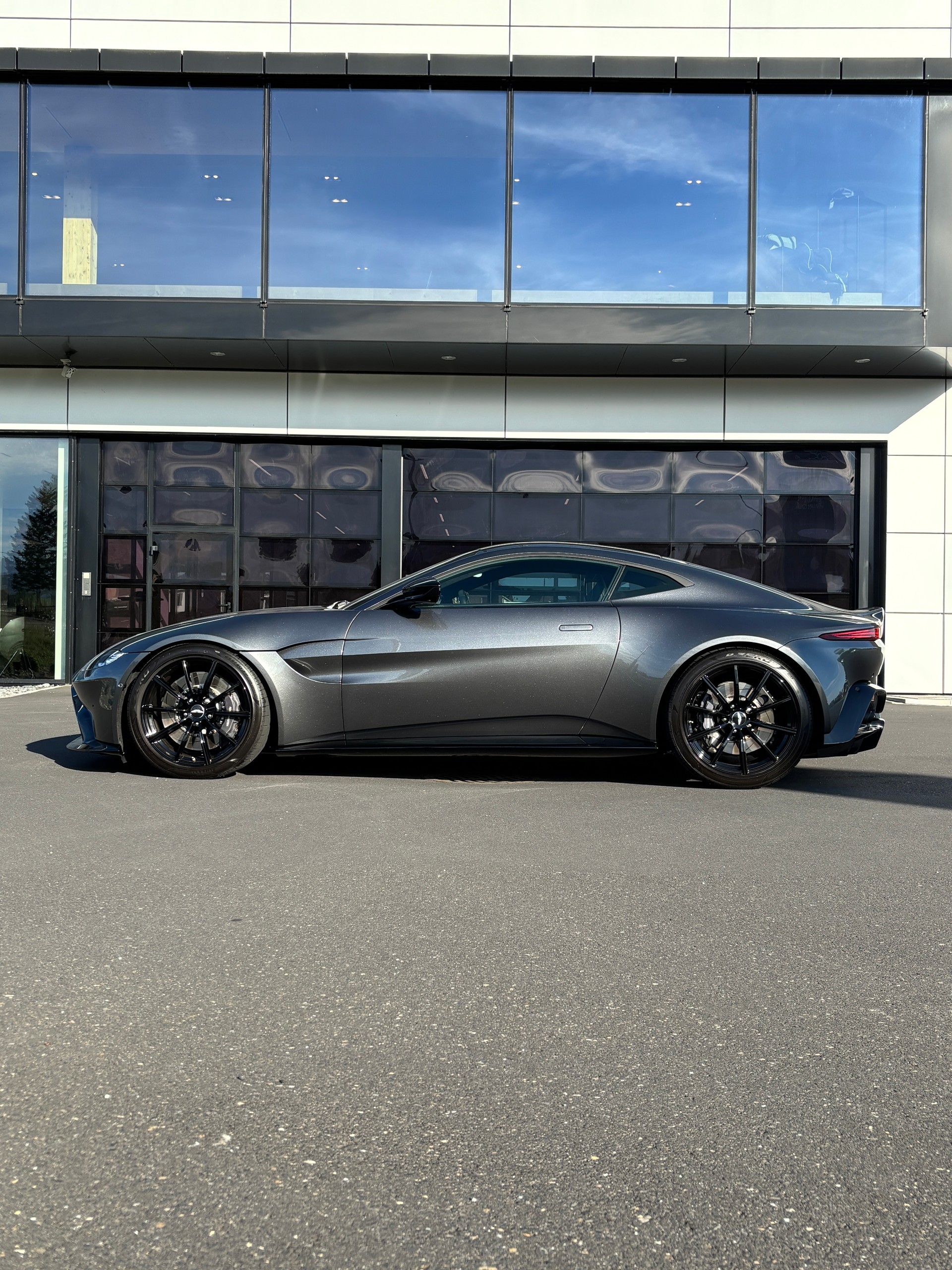 ASTON MARTIN V8 Vantage 4.0 Coupé-image-8