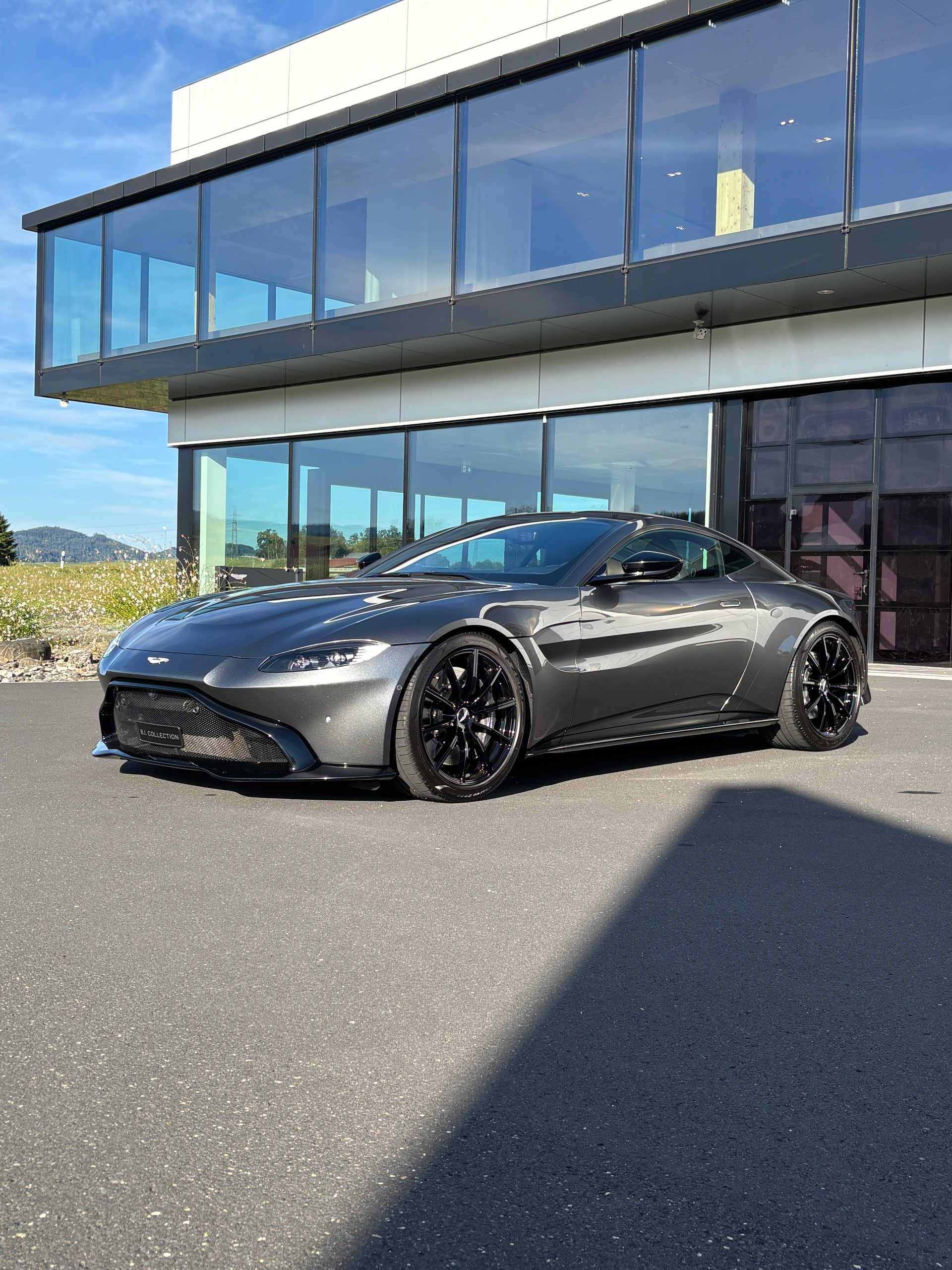 ASTON MARTIN V8 Vantage 4.0 Coupé-image-5