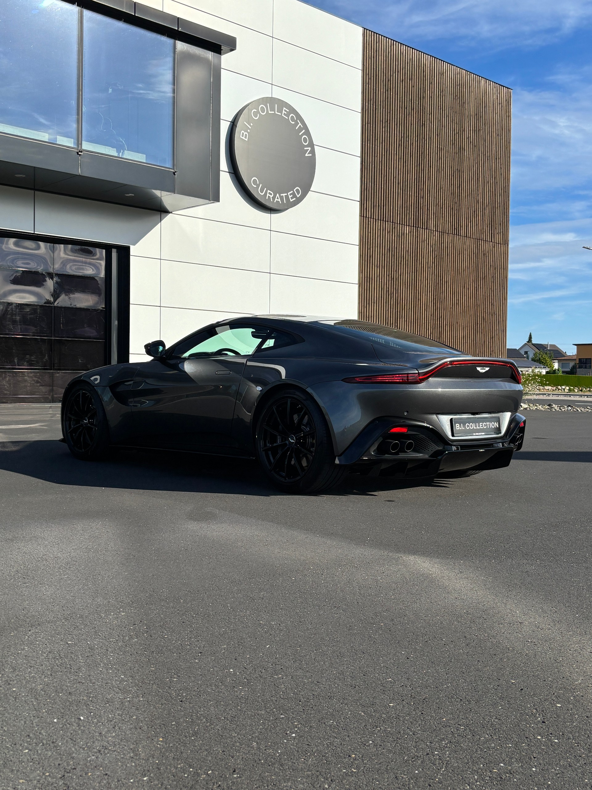 ASTON MARTIN V8 Vantage 4.0 Coupé-image-3