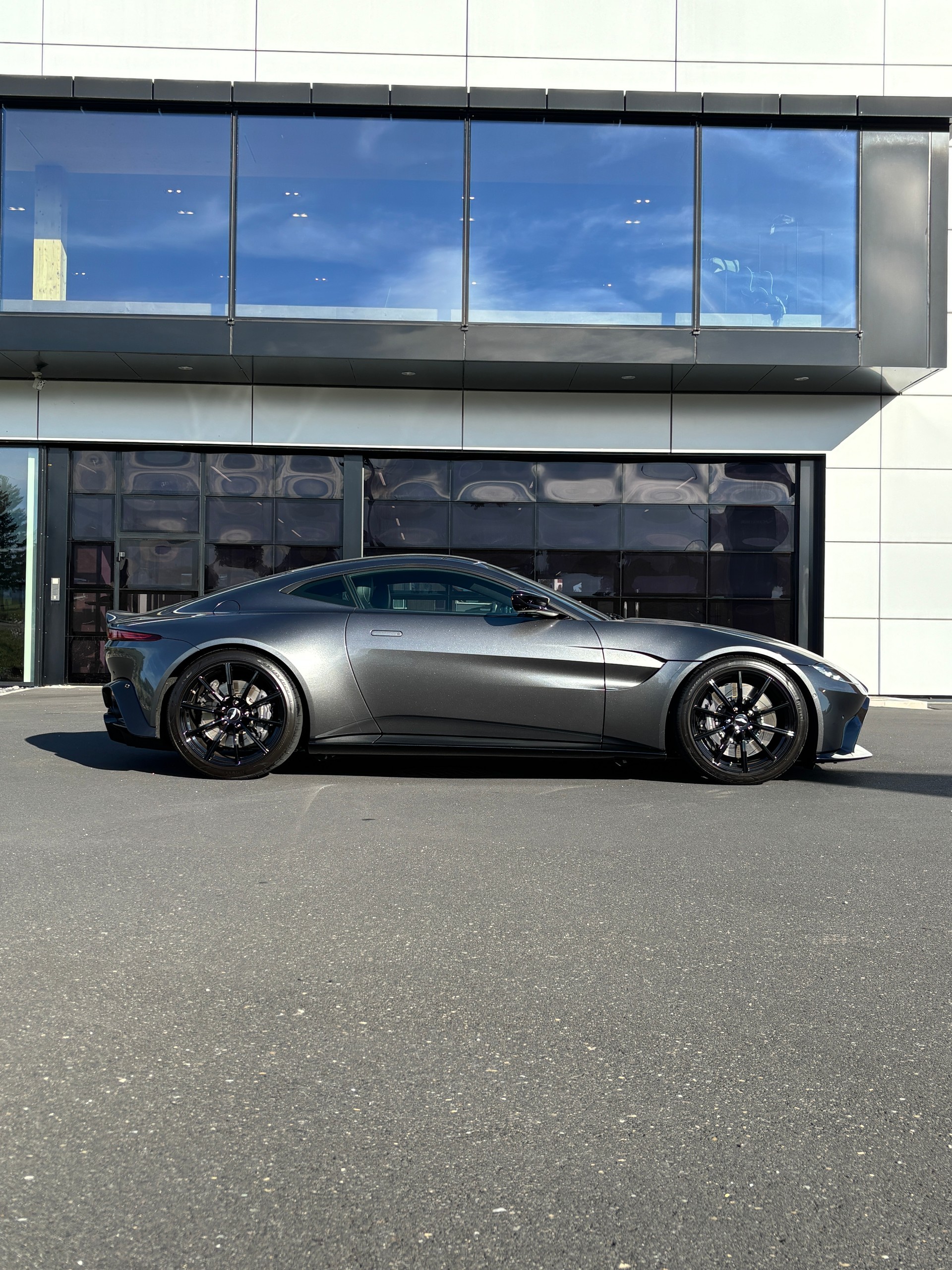 ASTON MARTIN V8 Vantage 4.0 Coupé-image-10
