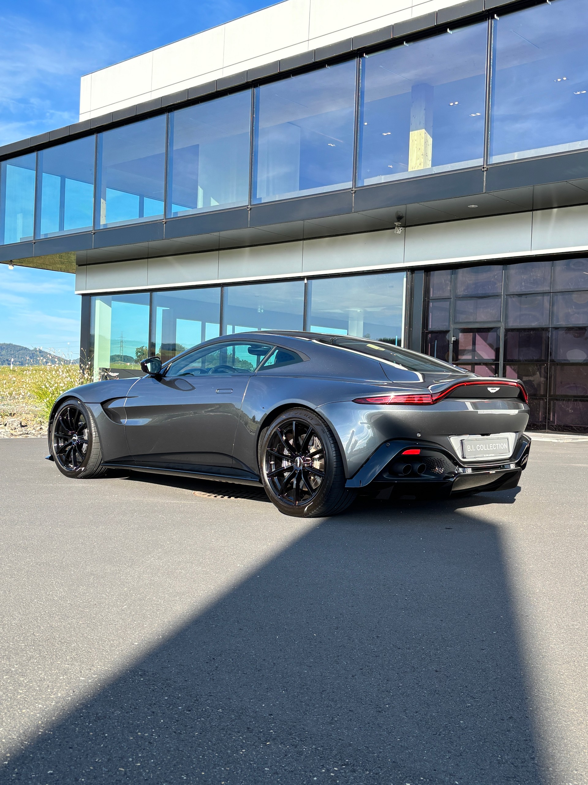 ASTON MARTIN V8 Vantage 4.0 Coupé-image-4