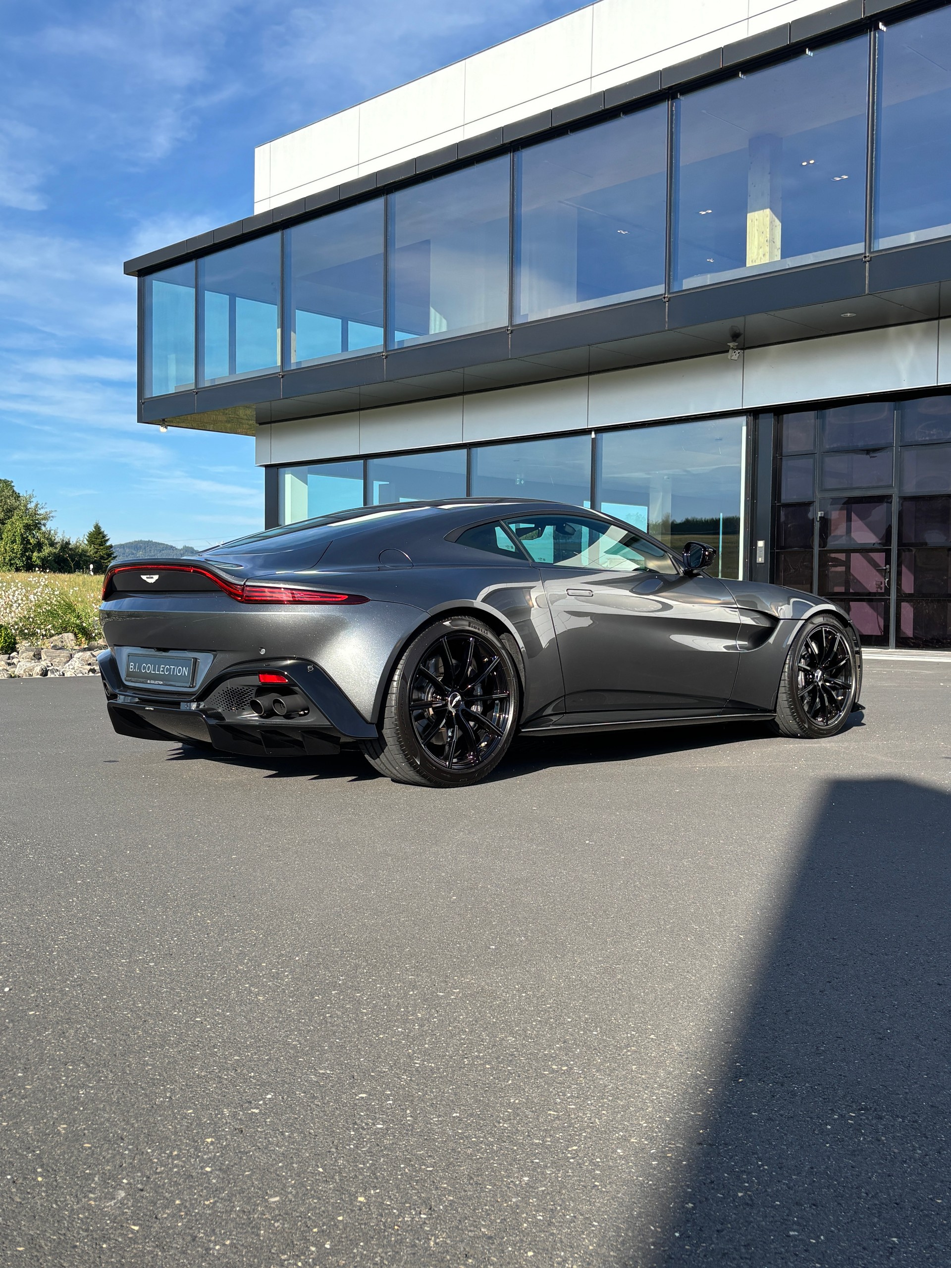 ASTON MARTIN V8 Vantage 4.0 Coupé-image-7