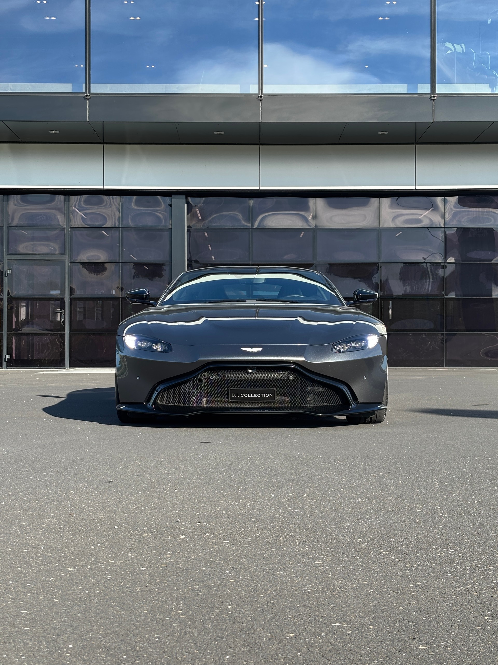 ASTON MARTIN V8 Vantage 4.0 Coupé-image-9