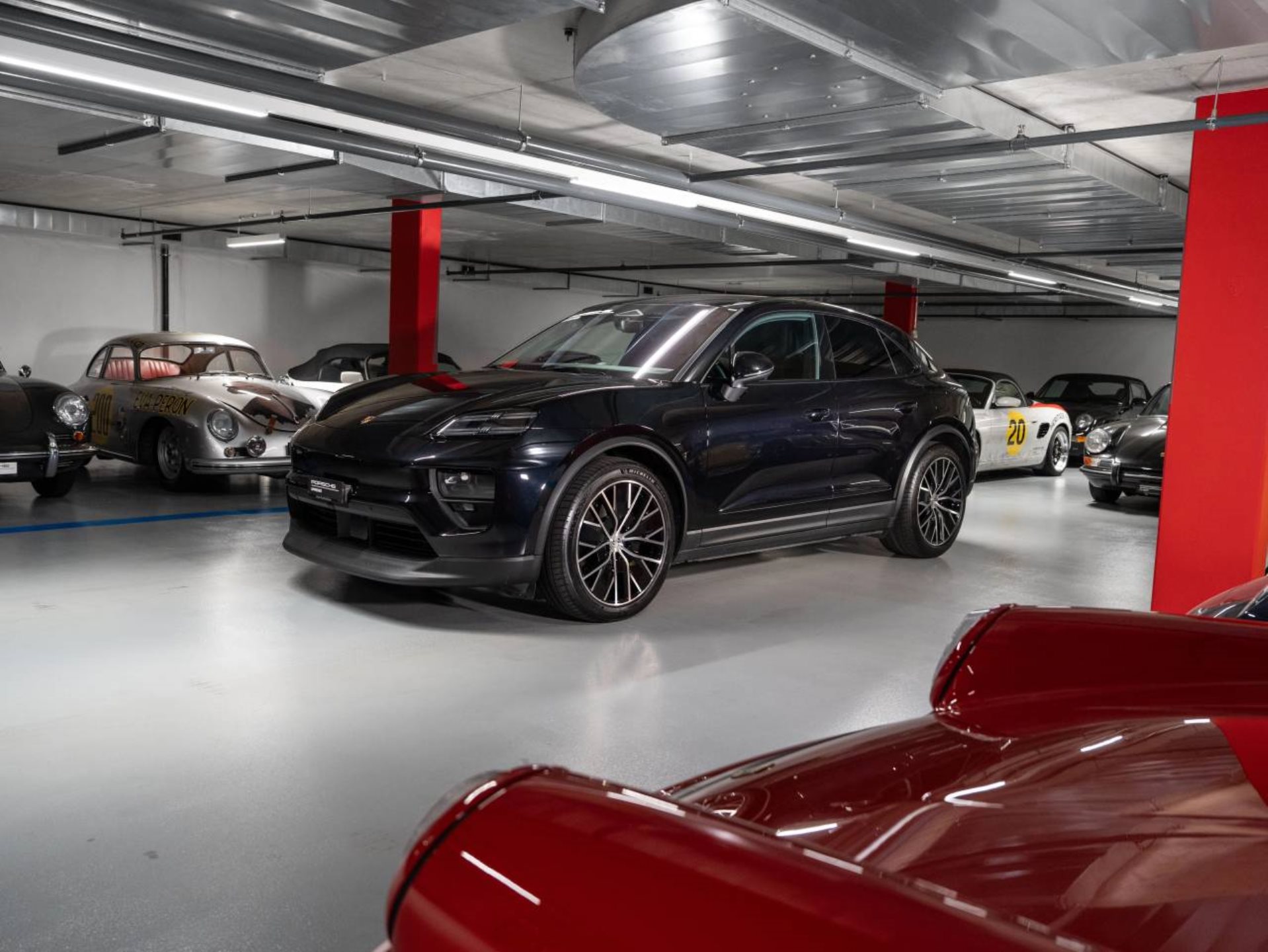 PORSCHE Macan 4-image-0