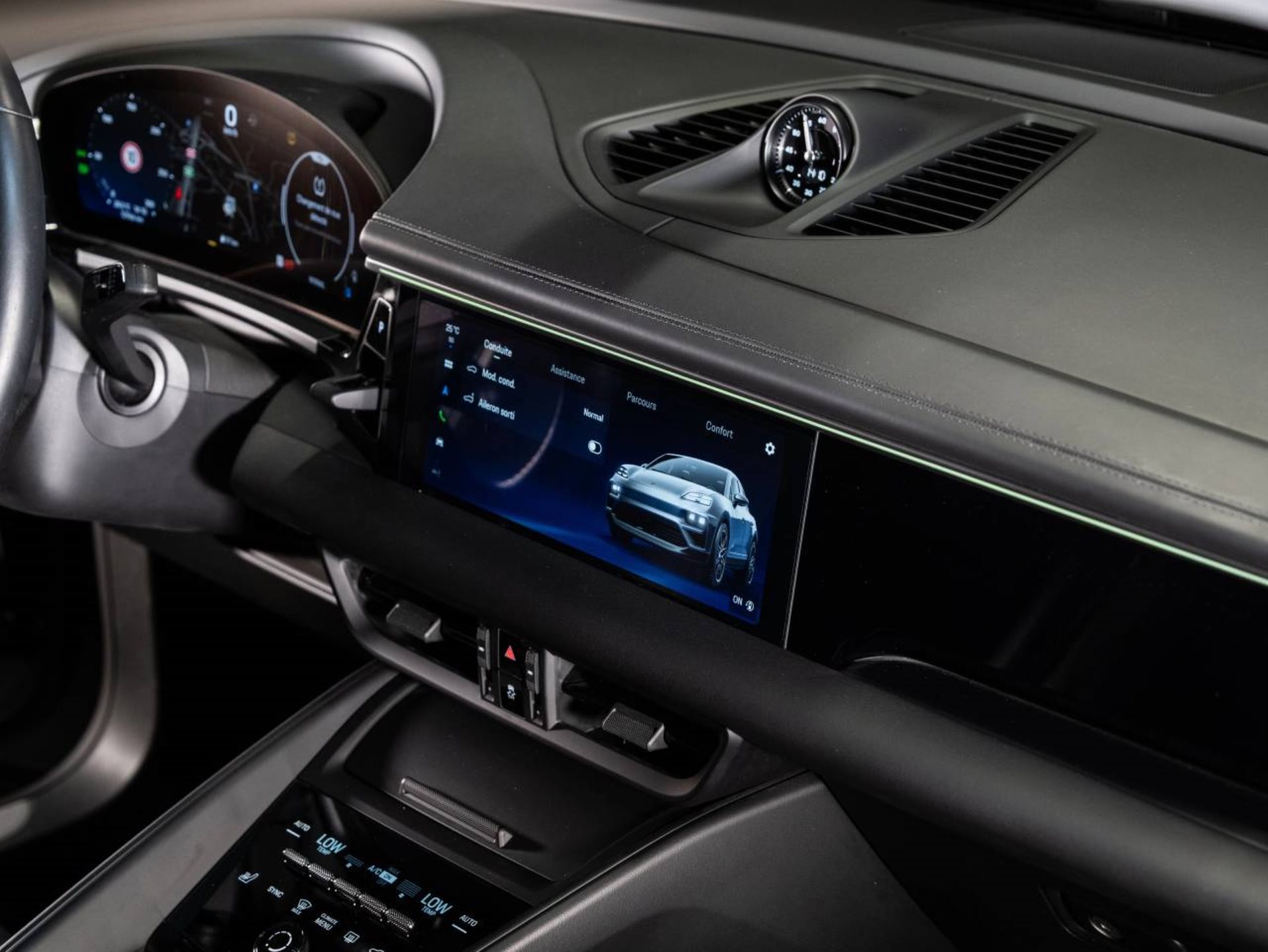 PORSCHE Macan 4-image-10
