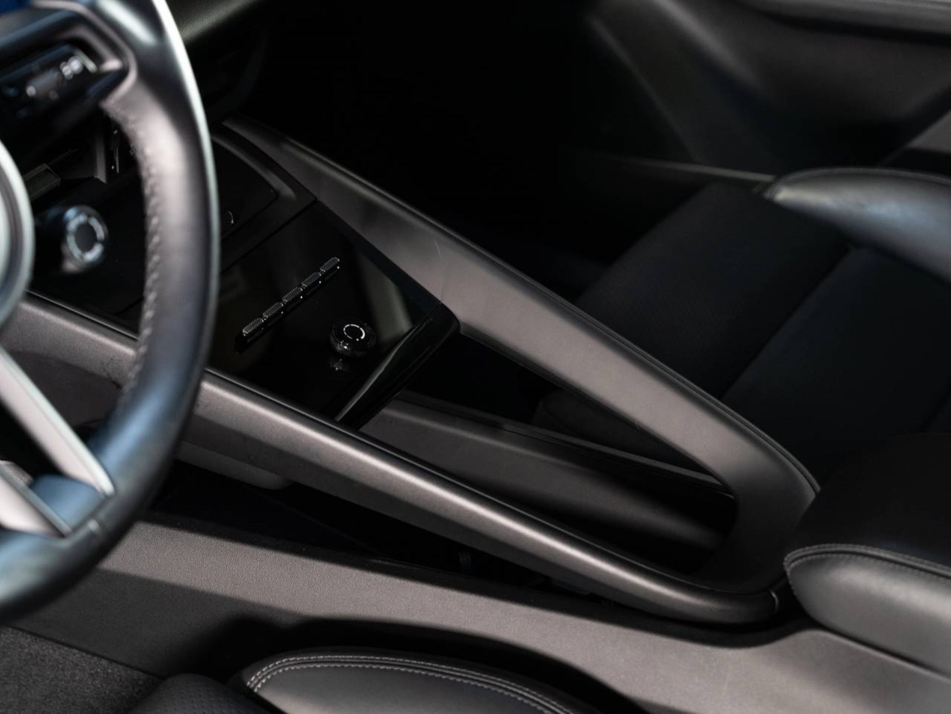 PORSCHE Macan 4-image-12