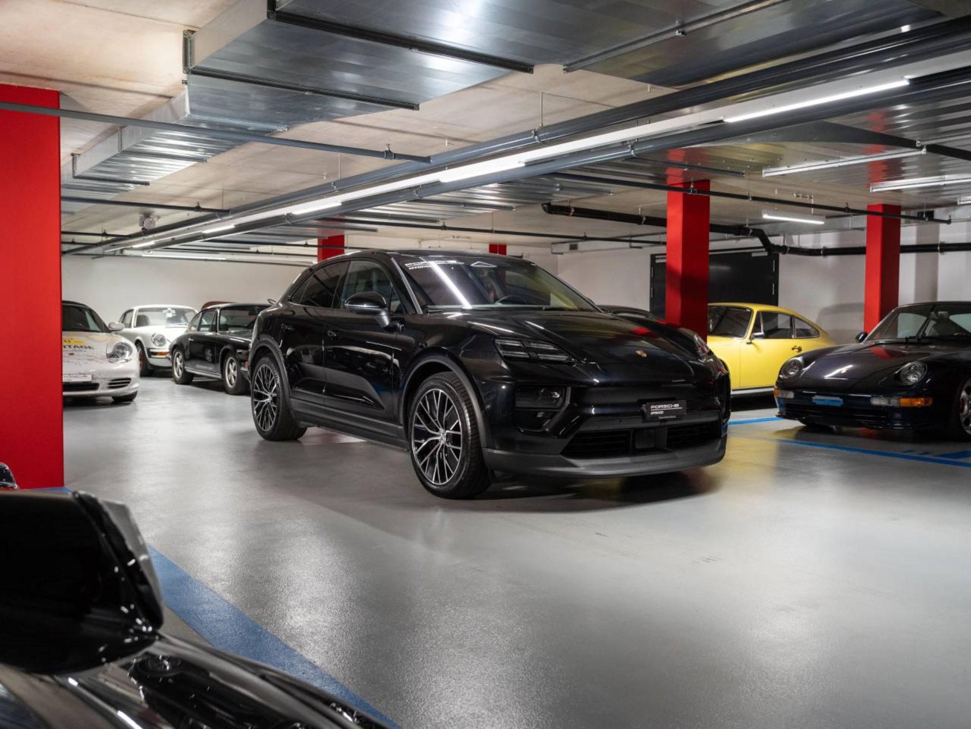 PORSCHE Macan 4-image-2