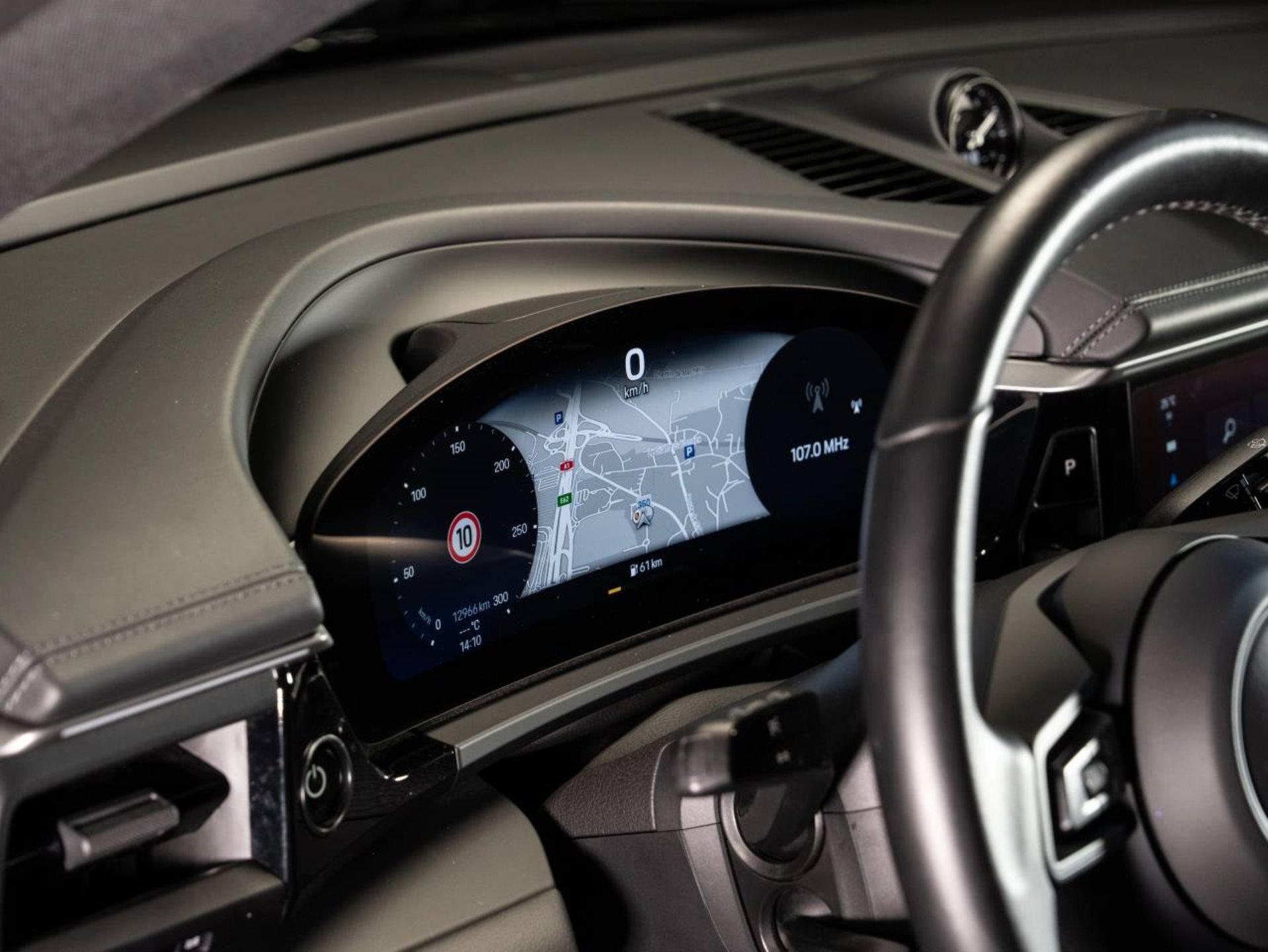 PORSCHE Macan 4-image-11