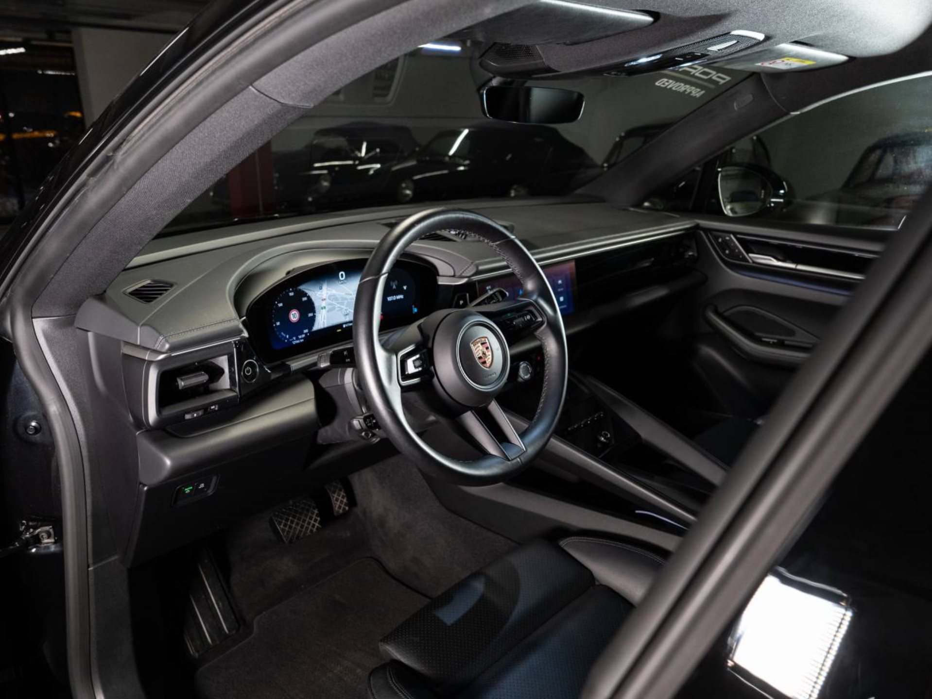 PORSCHE Macan 4-image-3