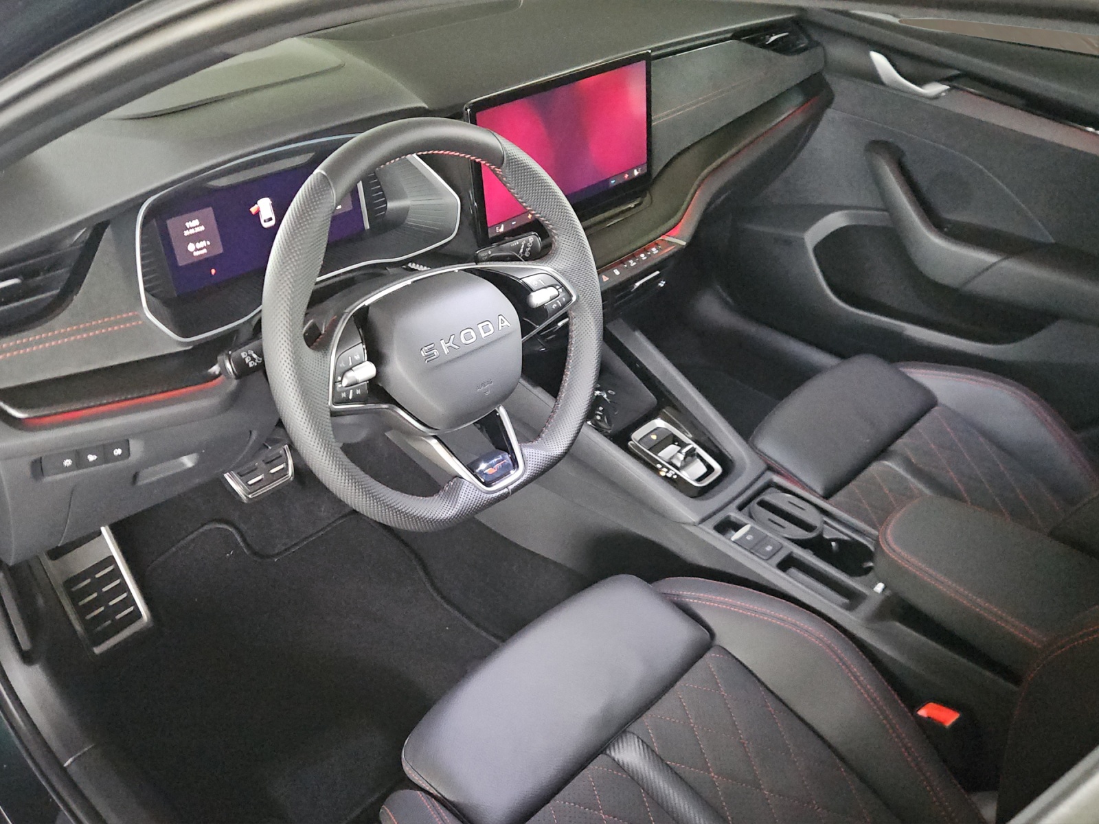 SKODA Octavia Combi 2.0 TSI DSG RS 30 Years Edition-image-6