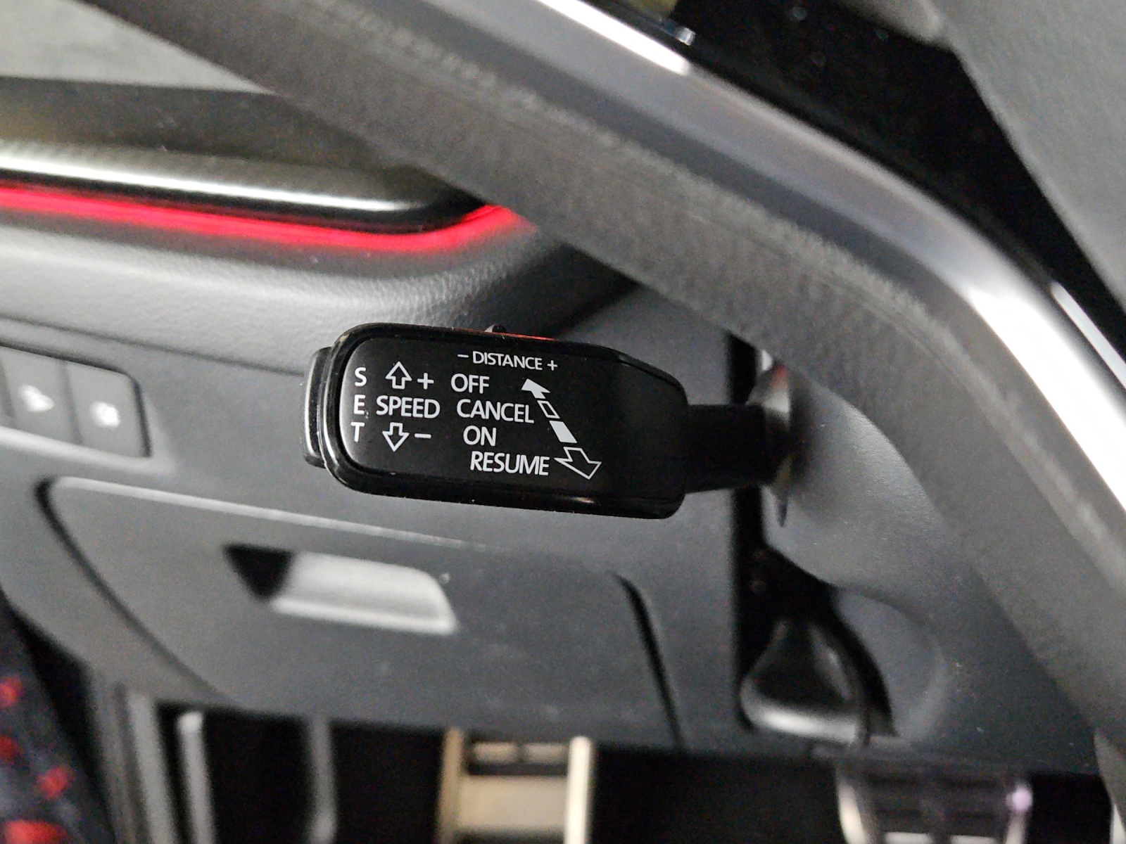 SKODA Octavia Combi 2.0 TSI DSG RS 30 Years Edition-image-12