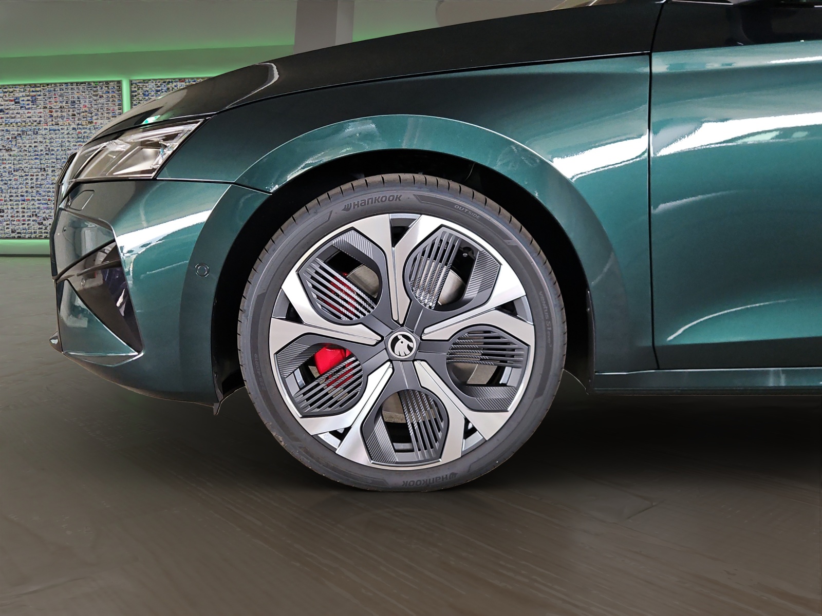 SKODA Octavia Combi 2.0 TSI DSG RS 30 Years Edition-image-5