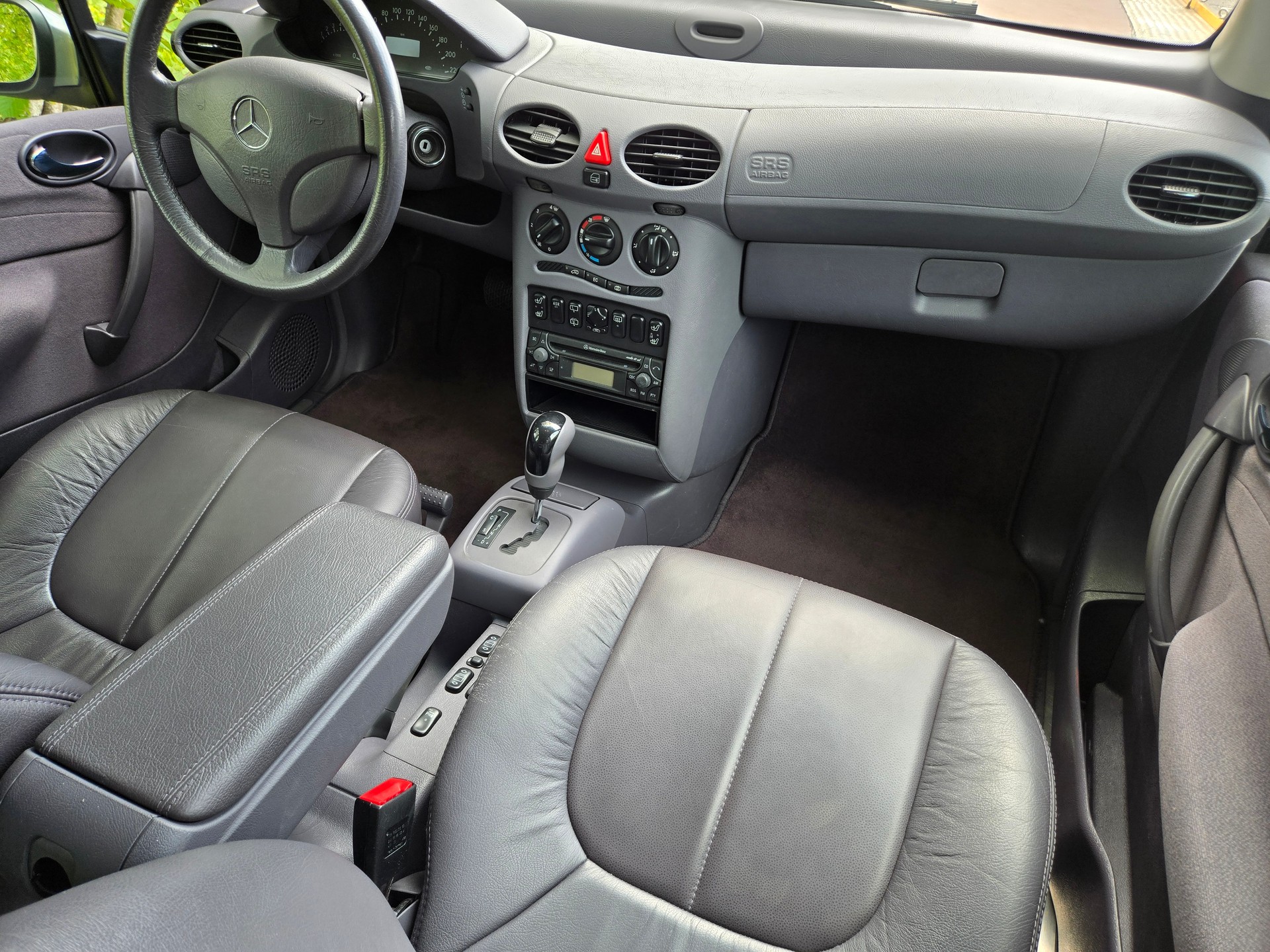 MERCEDES-BENZ A 190 Elégance-image-11