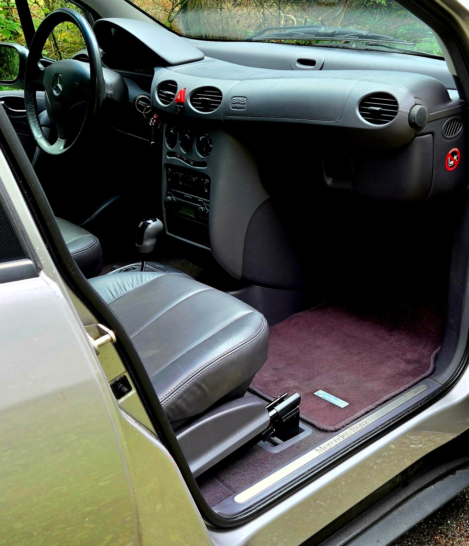 MERCEDES-BENZ A 190 Elégance-image-4